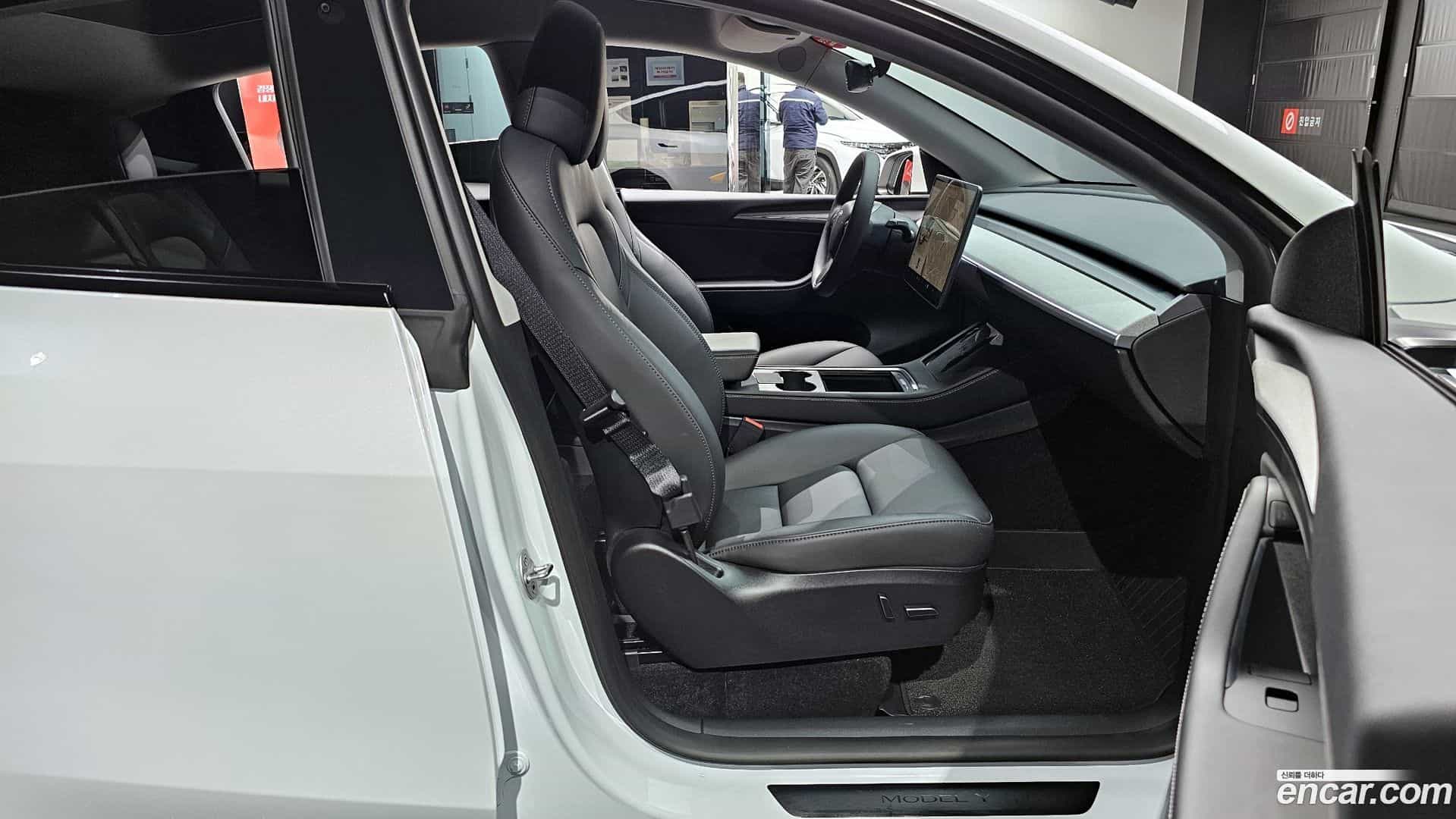 Model Y Tesla 2024.2-INNER-010
