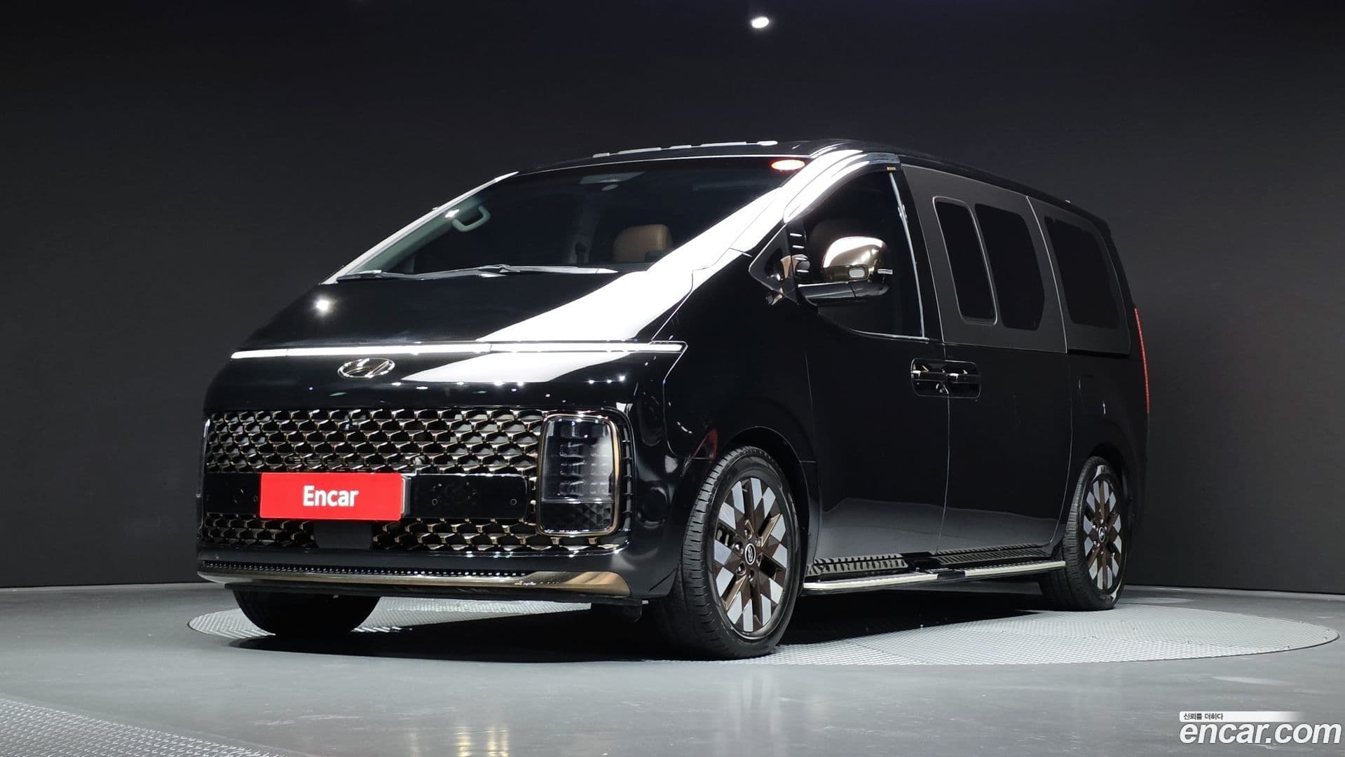 Main__Slider__Photo:Staria Hyundai 2022.3-0