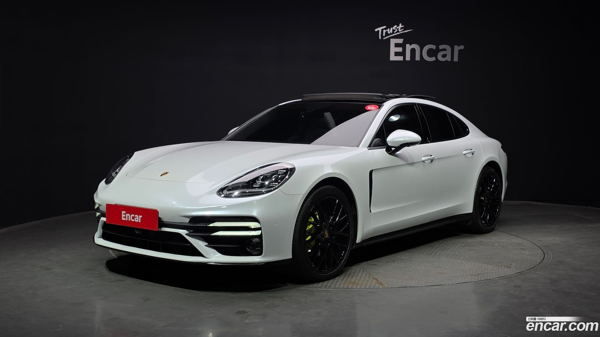 Main__Slider__Photo:Panamera Porsche 2018.11-0