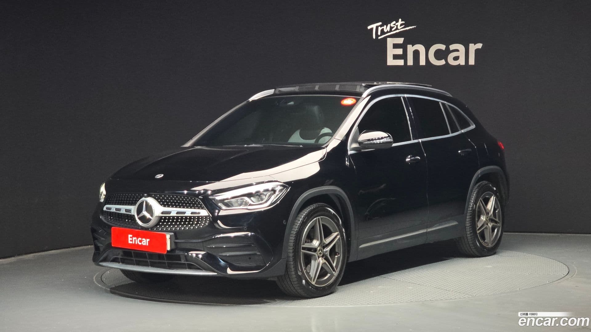 Main__Slider__Photo:GLA-Class Mercedes-Benz 2021.0-0