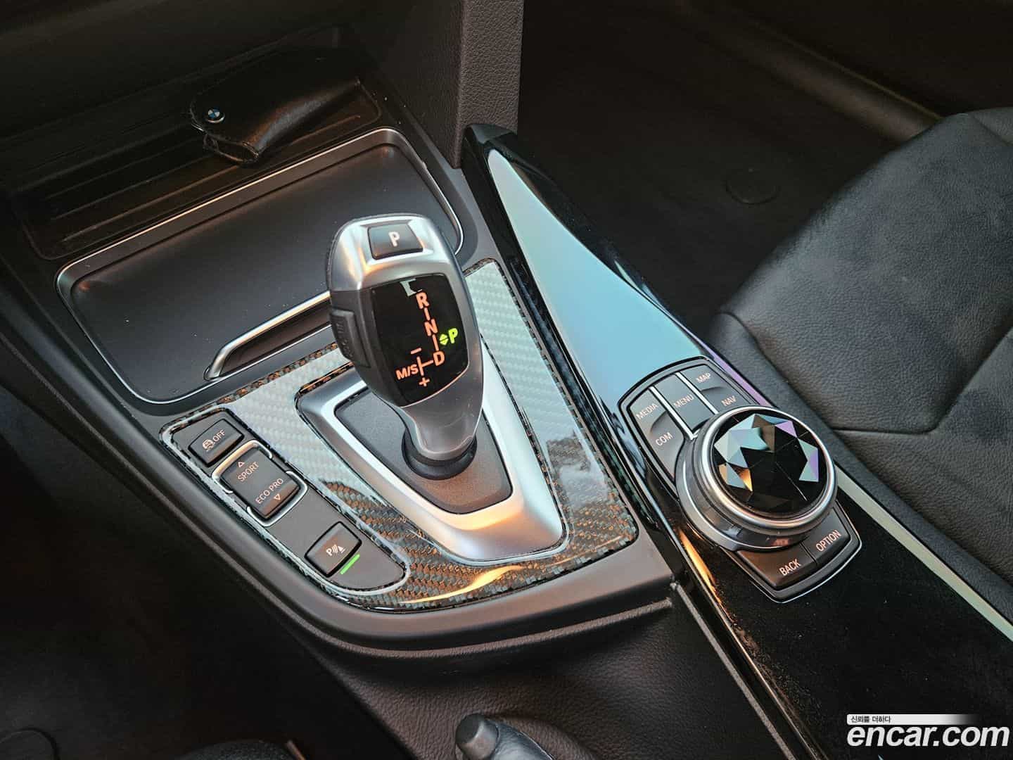 3-Series BMW 2018.1-INNER-010