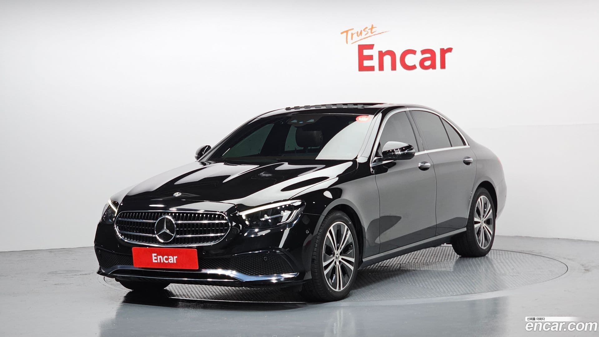 Main__Slider__Photo:E-Class Mercedes-Benz 2020.10-0