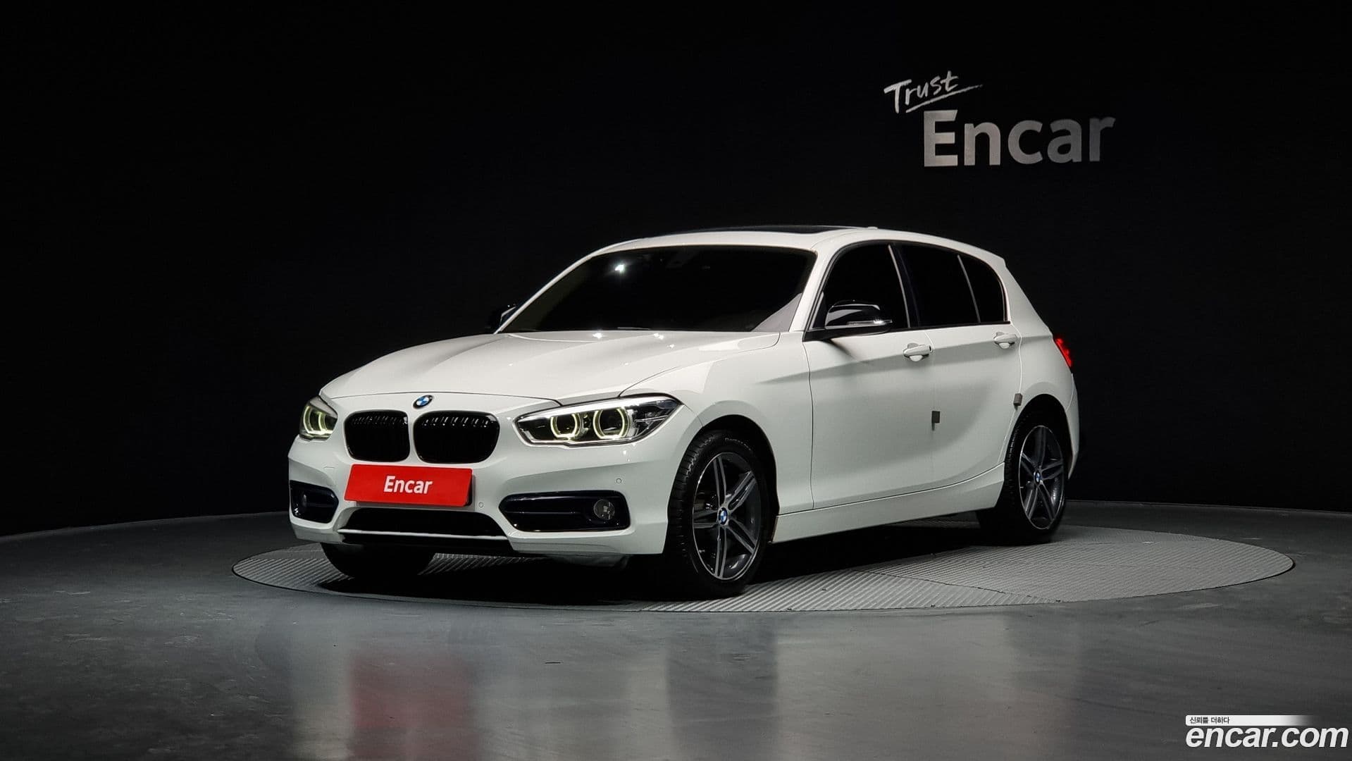 Main__Slider__Photo:1-Series BMW 2017.3-0