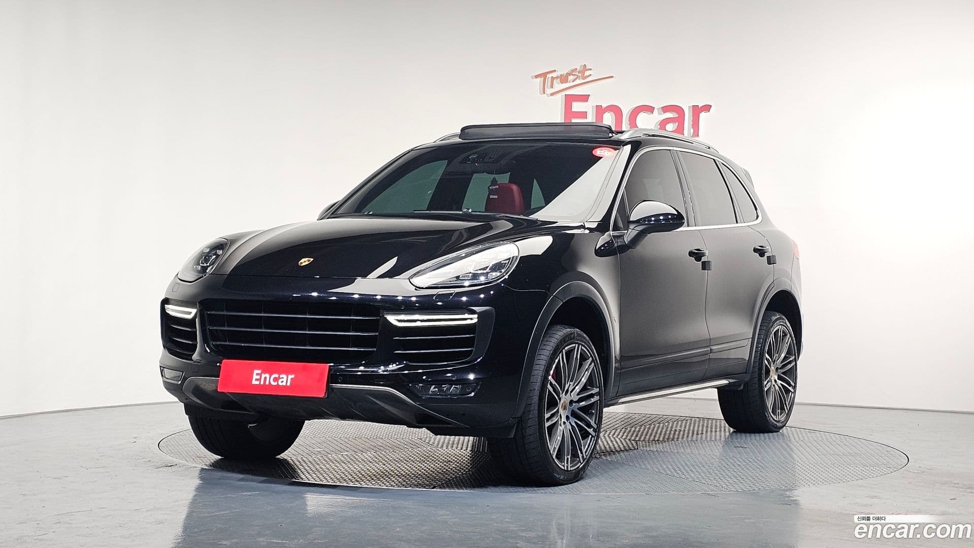 Main__Slider__Photo:Cayenne Porsche 2014.11-0