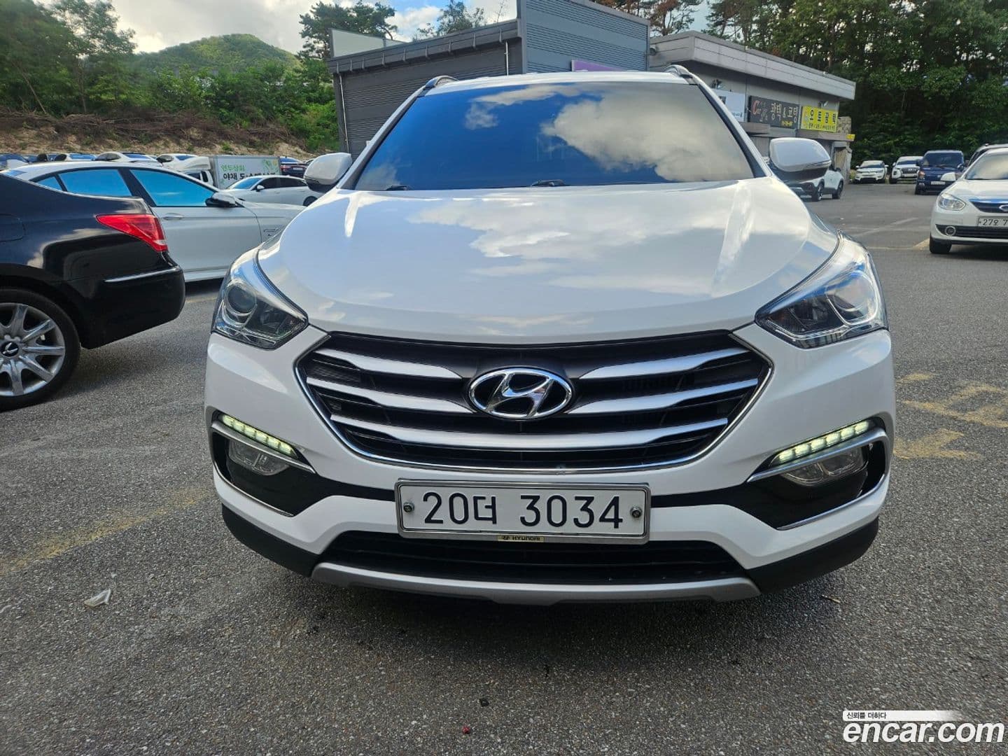Main__Slider__Photo:Santafe Hyundai 2016.0-0