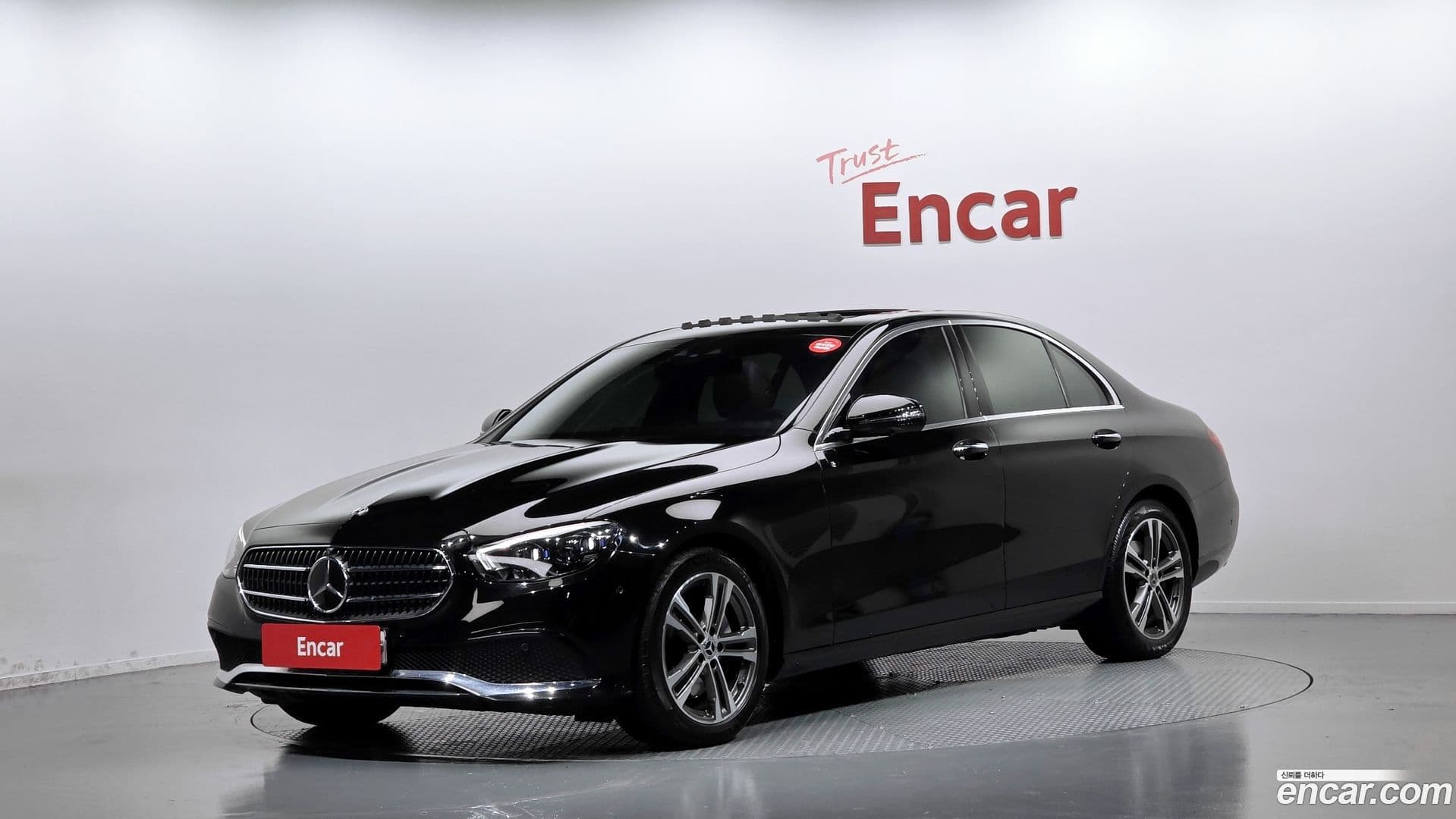 Main__Slider__Photo:E-Class Mercedes-Benz 2021.0-0