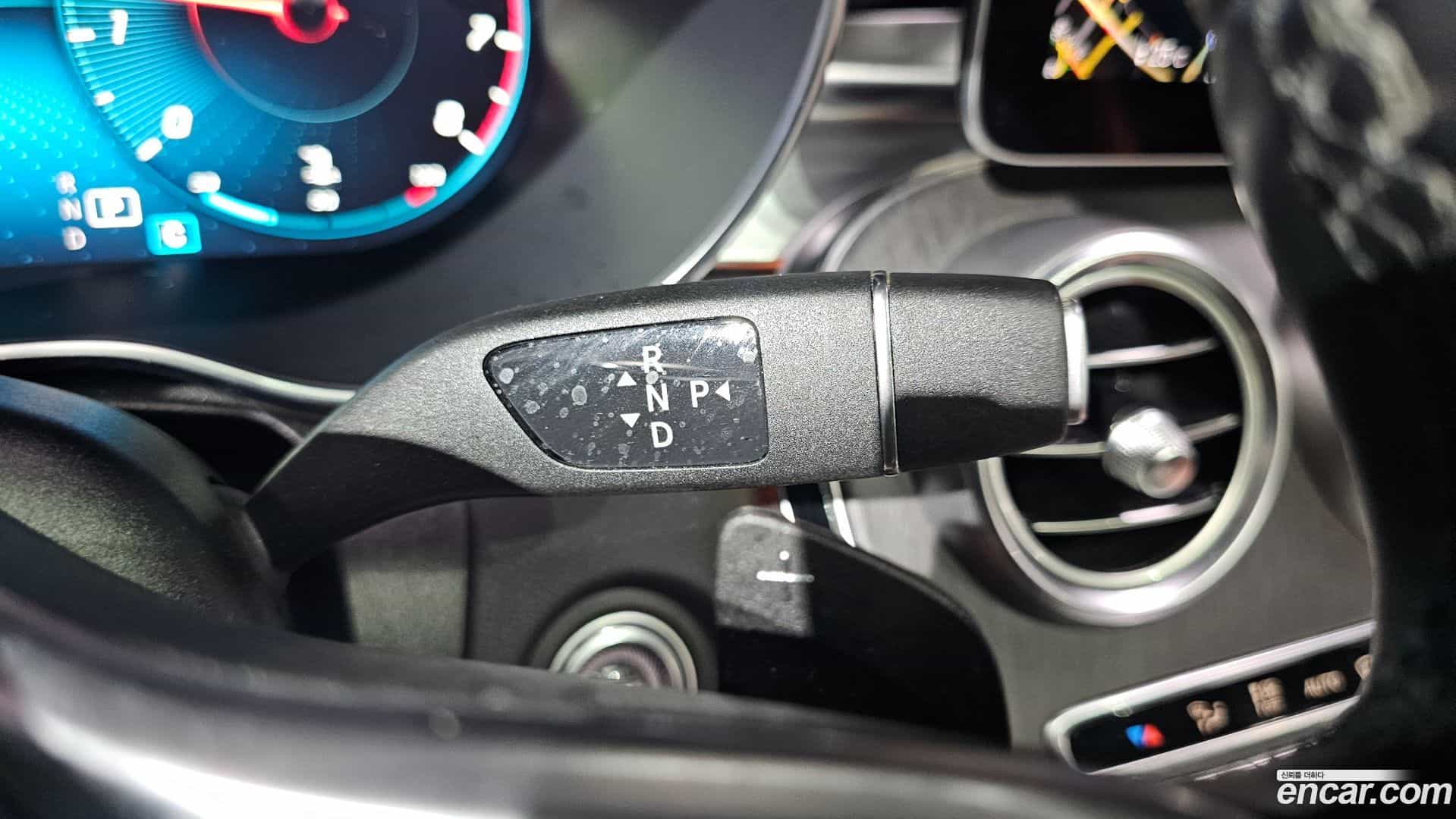 GLC-Class Mercedes-Benz 2020.2-INNER-009