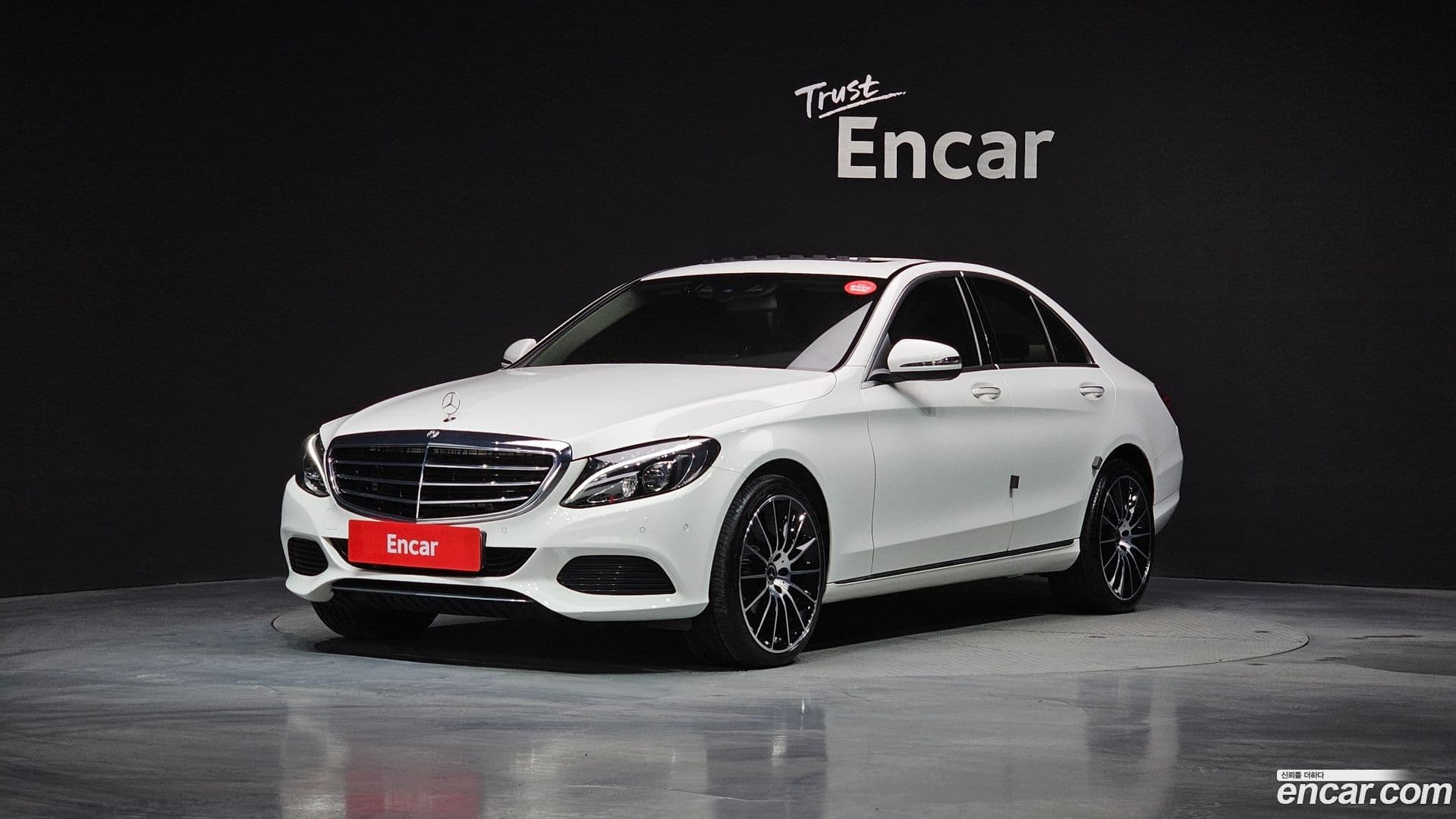 Main__Slider__Photo:C-Class Mercedes-Benz 2018.3-0