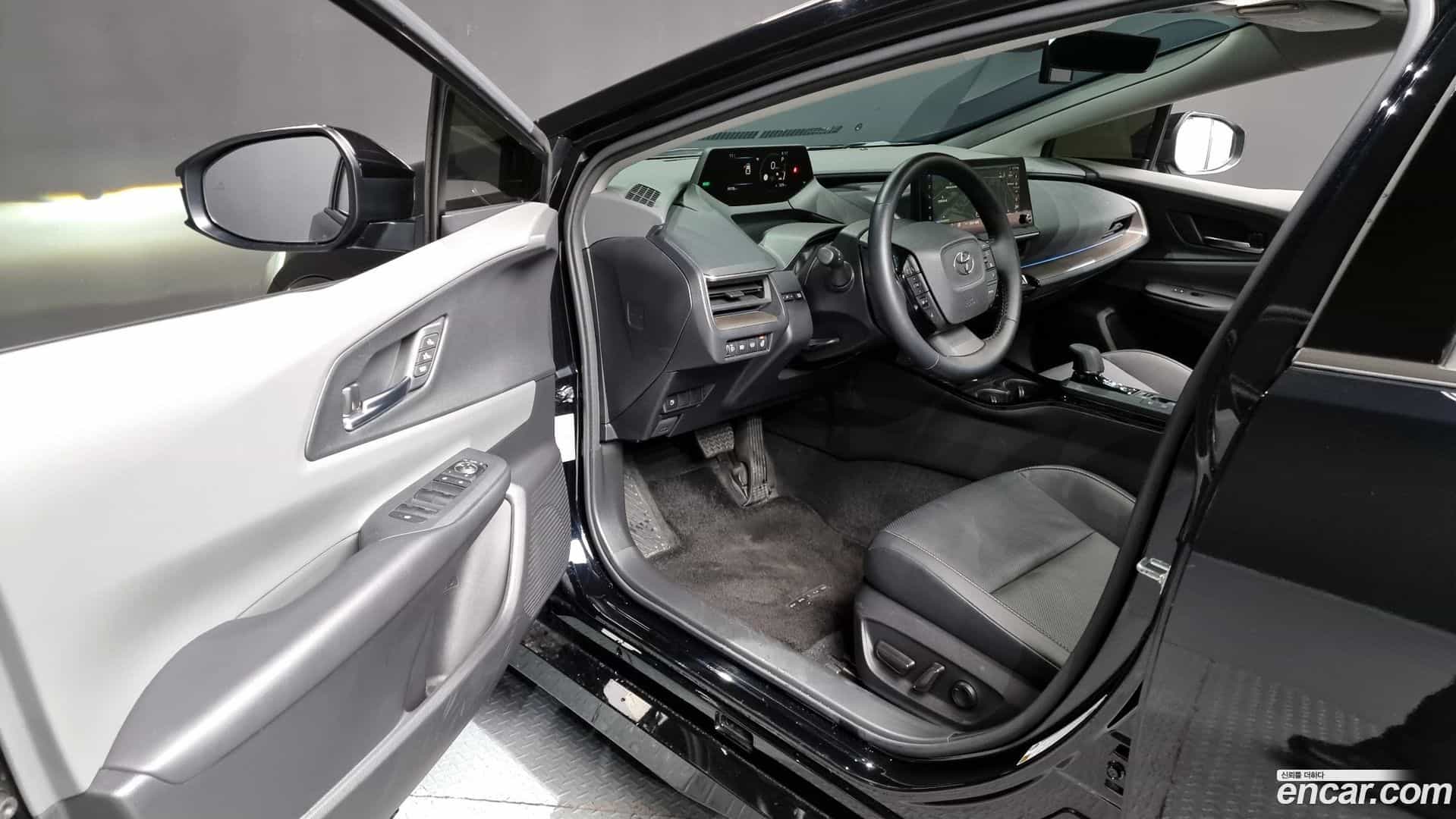 Prius Toyota 2023.10-INNER-010