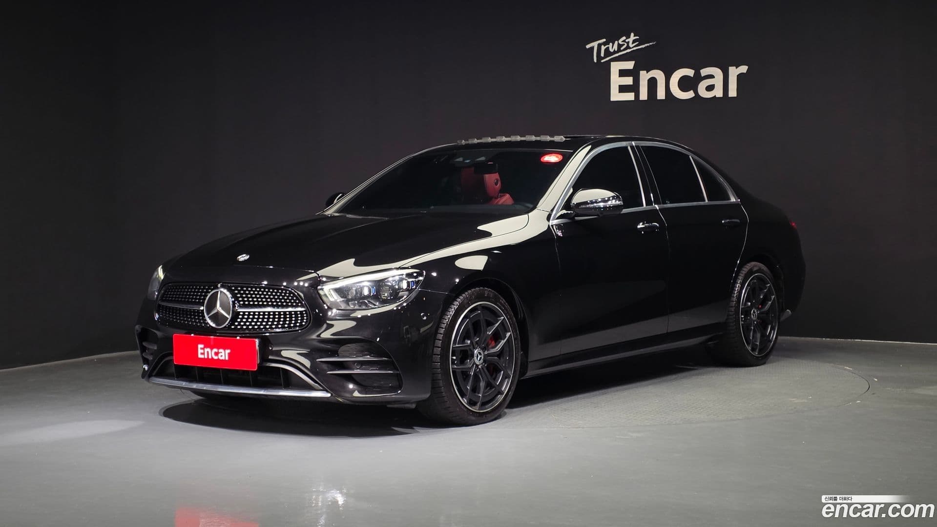 Main__Slider__Photo:E-Class Mercedes-Benz 2020.11-0