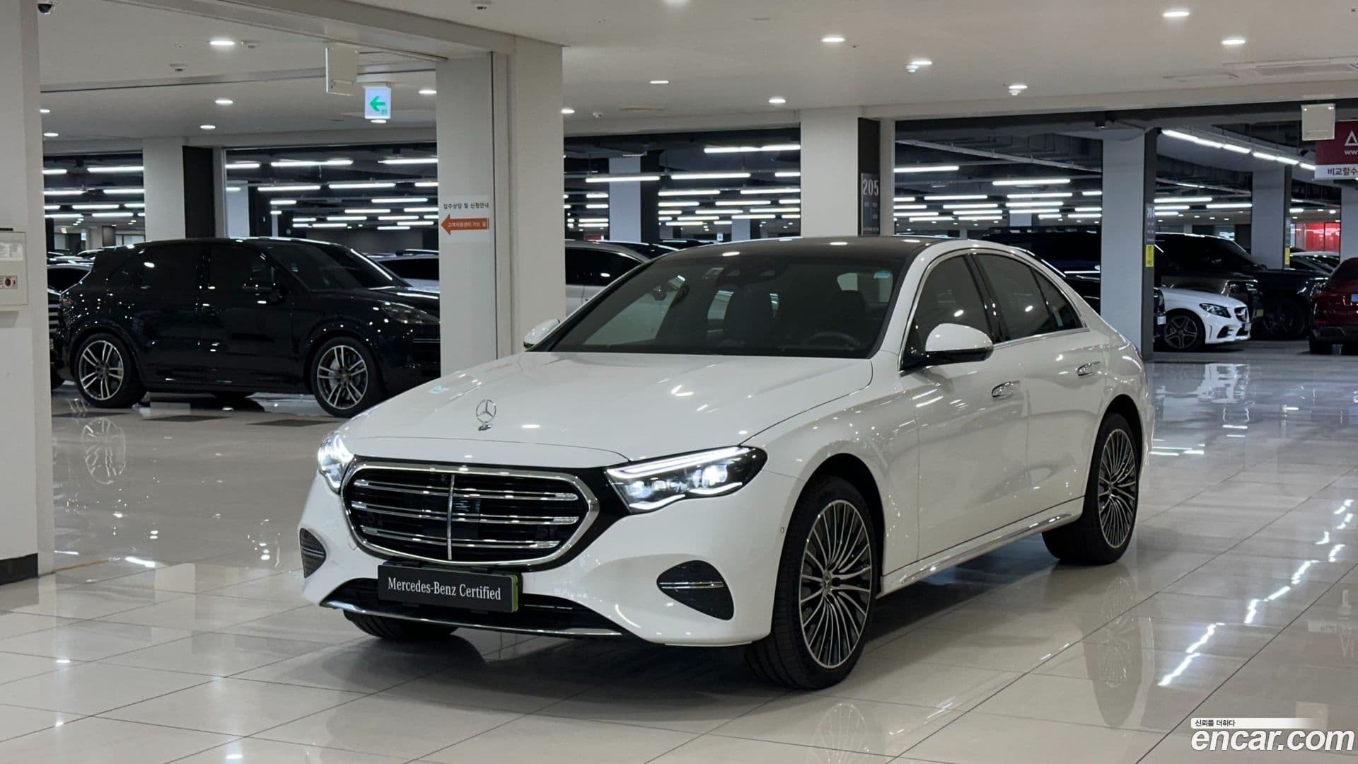 Main__Slider__Photo:E-Class Mercedes-Benz 2024.6-0