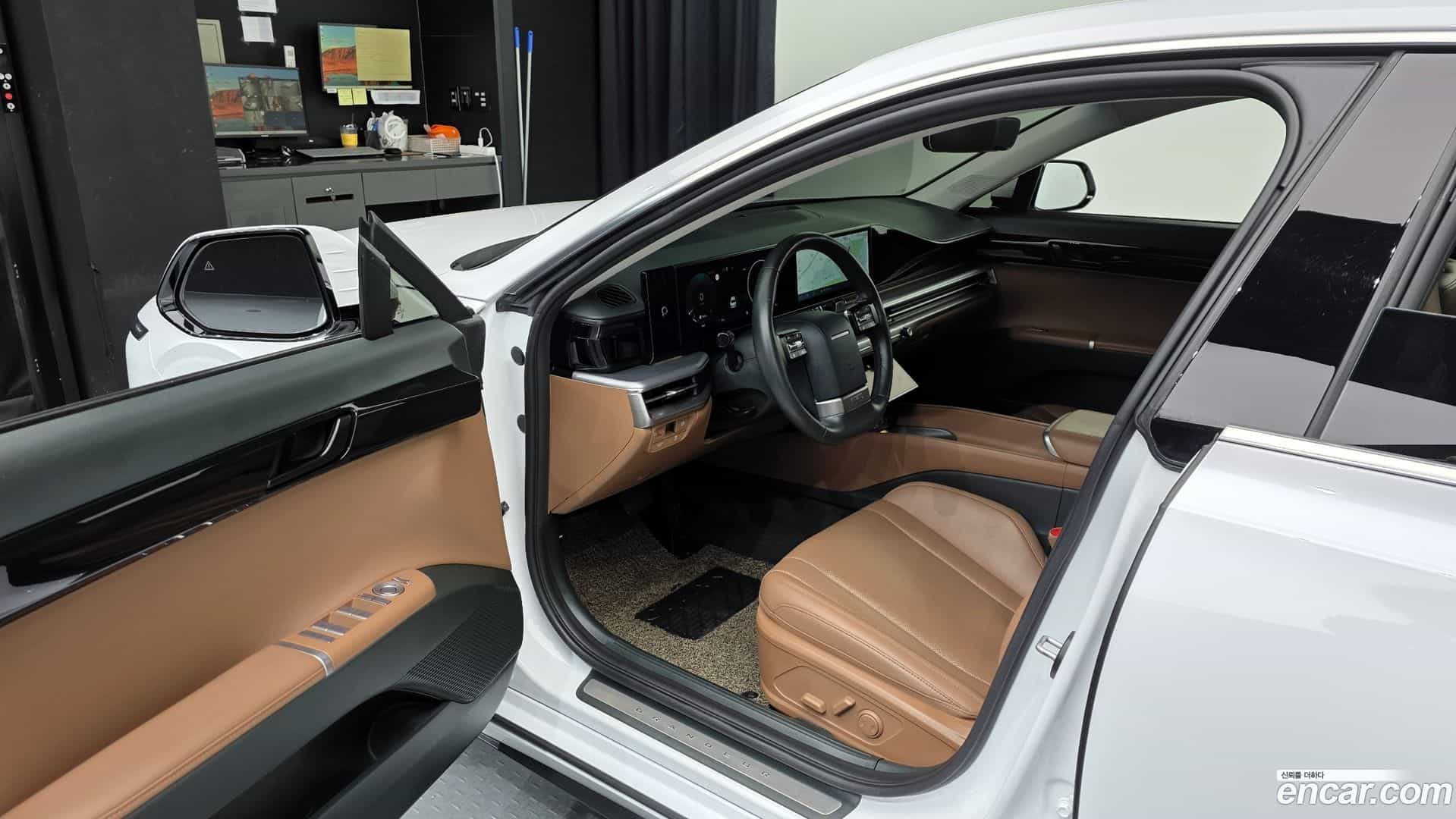 Grandeur Hyundai 2023.0-INNER-010