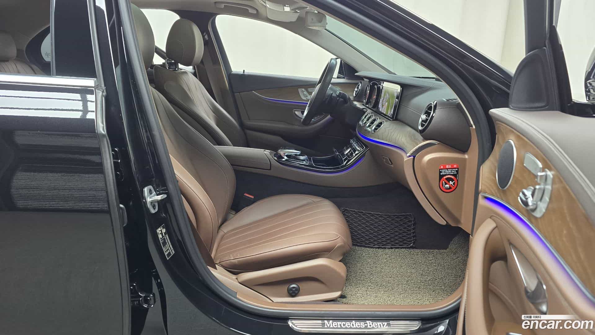 E-Class Mercedes-Benz 2020.6-OPTION-015