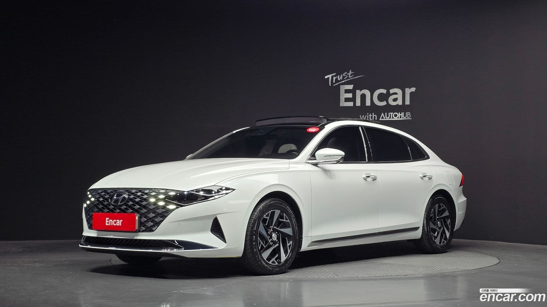 Main__Slider__Photo:Grandeur Hyundai 2021.11-0