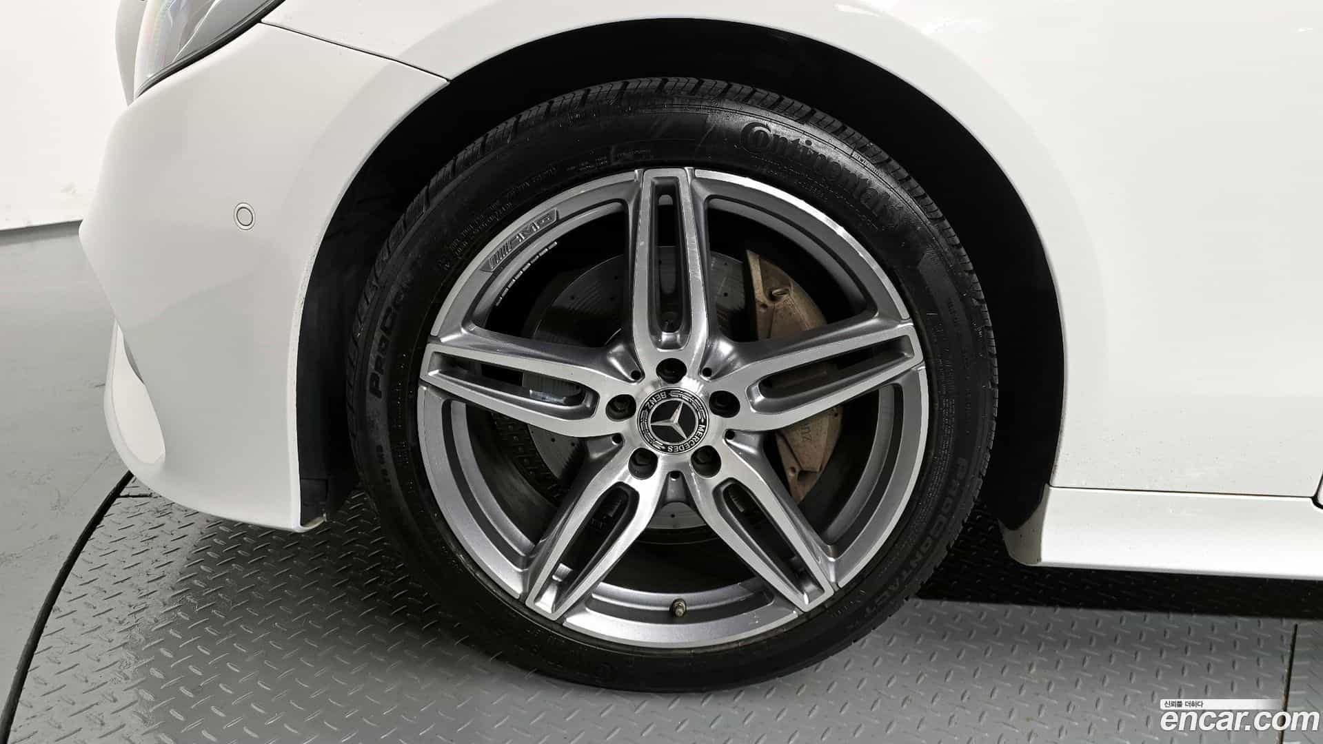 E-Class Mercedes-Benz 2019.0-OUTER-005