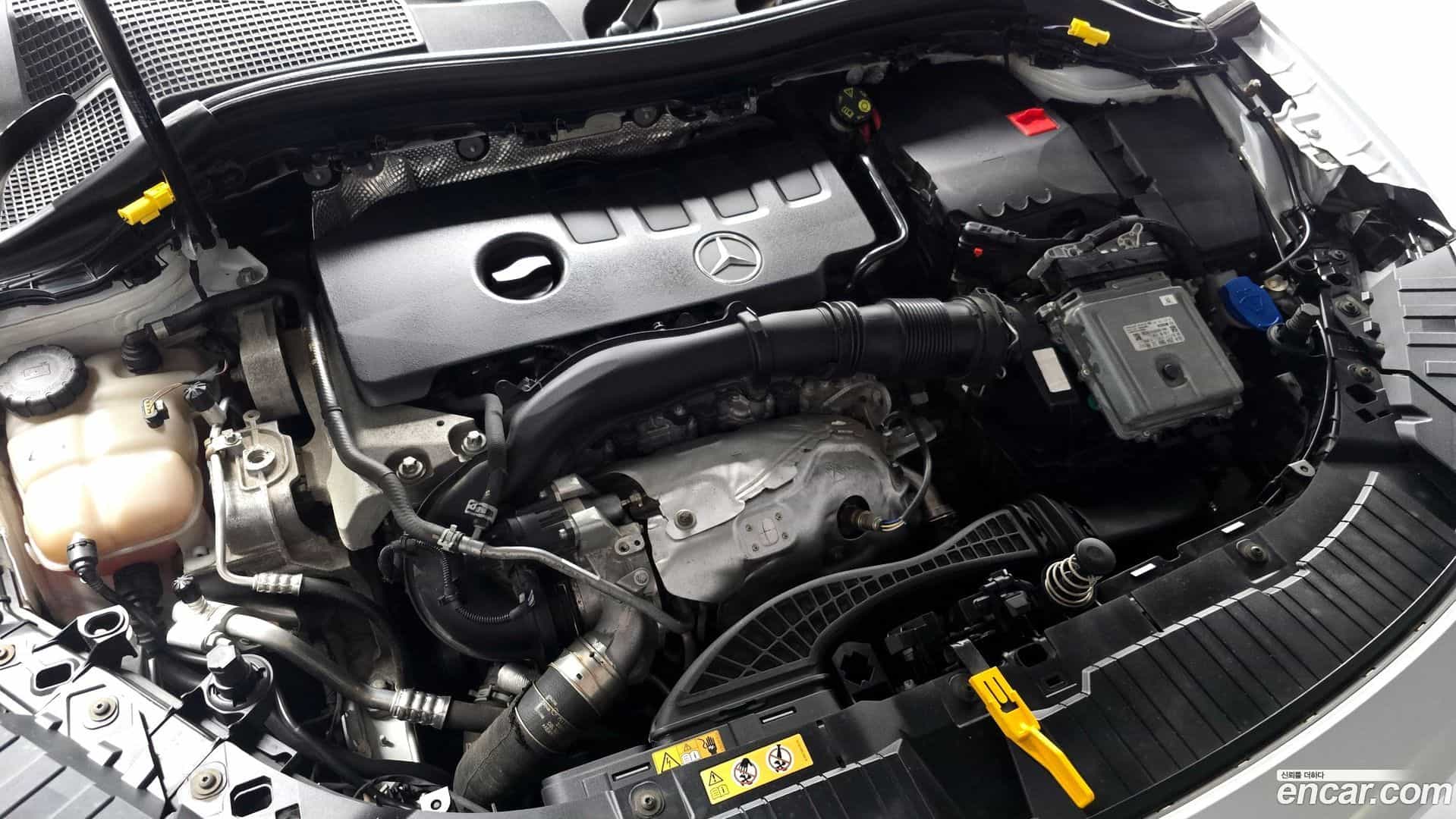 GLA-Class Mercedes-Benz 2020.11-INNER-006
