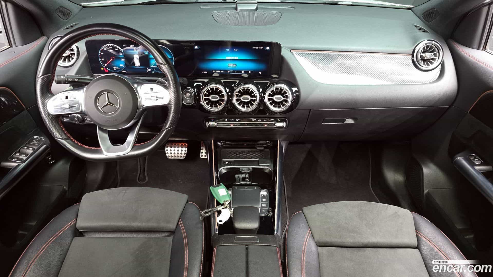 GLA-Class Mercedes-Benz 2020.11-INNER-007