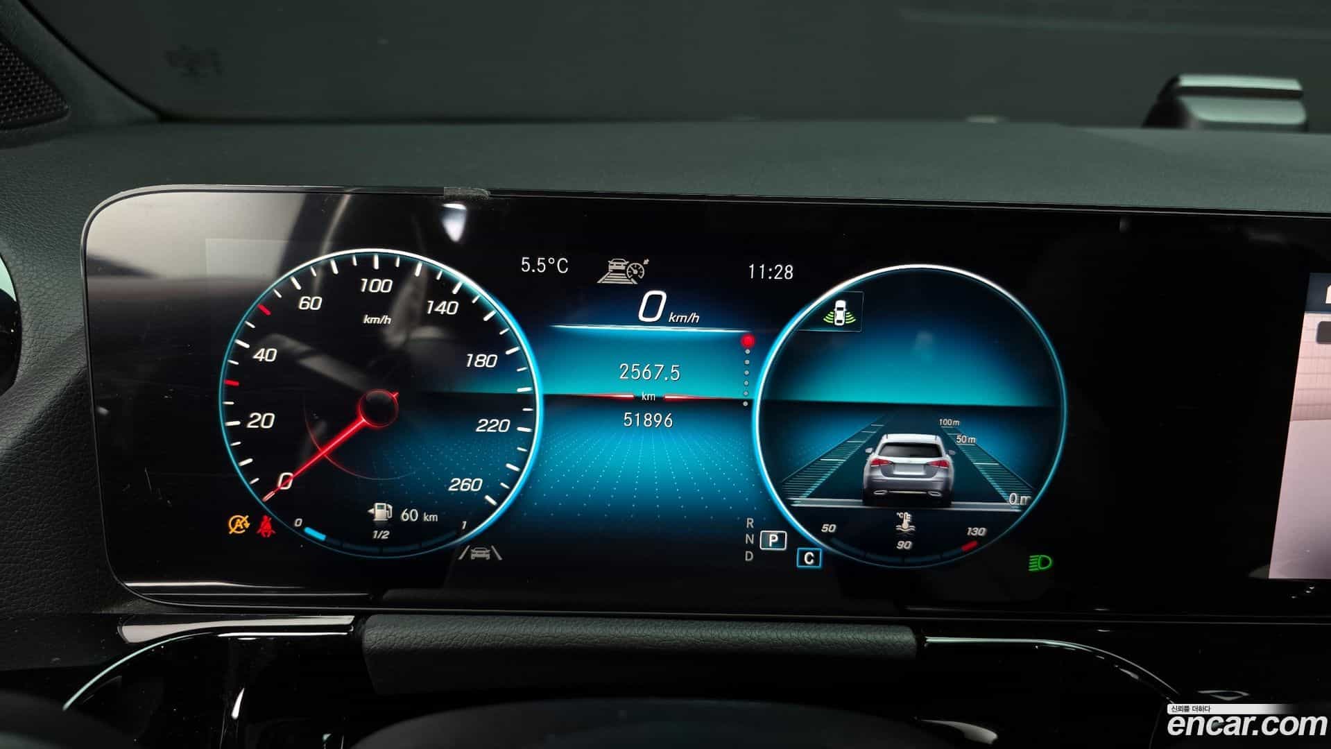 GLA-Class Mercedes-Benz 2020.11-INNER-008