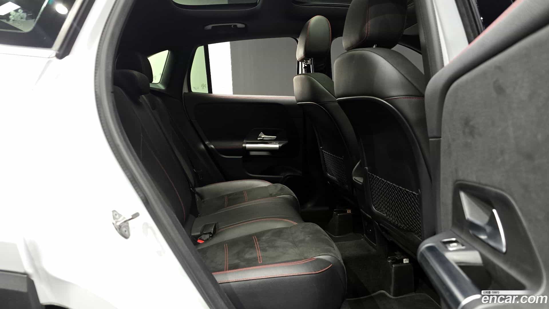 GLA-Class Mercedes-Benz 2020.11-OPTION-016