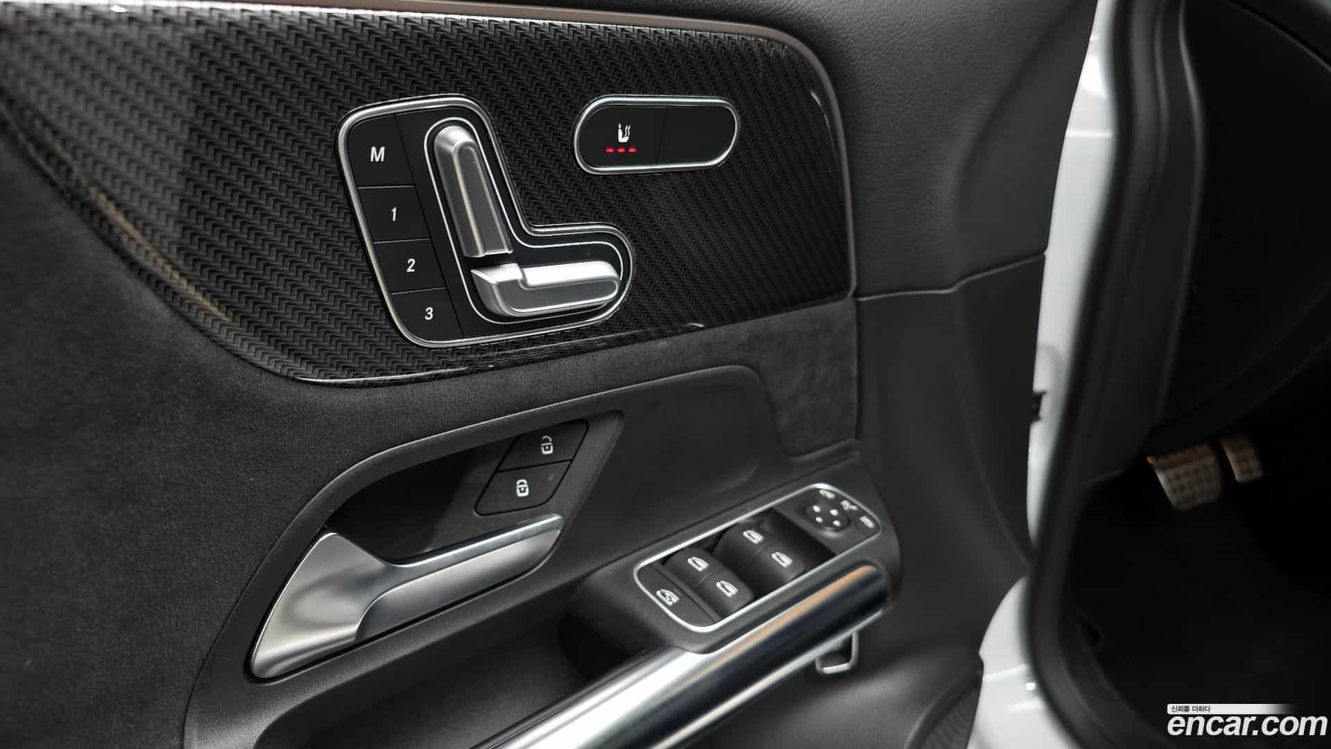 GLA-Class Mercedes-Benz 2020.11-OPTION-021