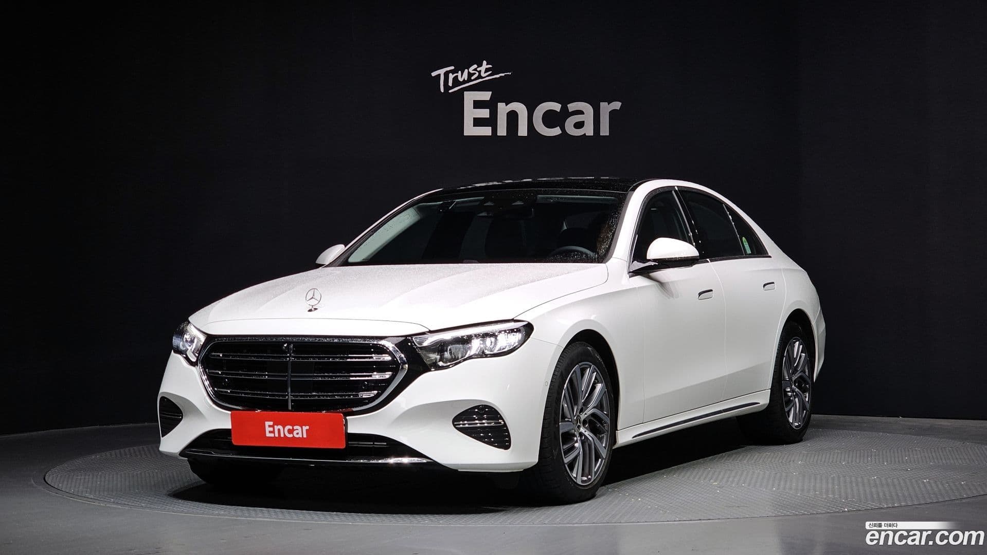 Main__Slider__Photo:E-Class Mercedes-Benz 2025.4-0