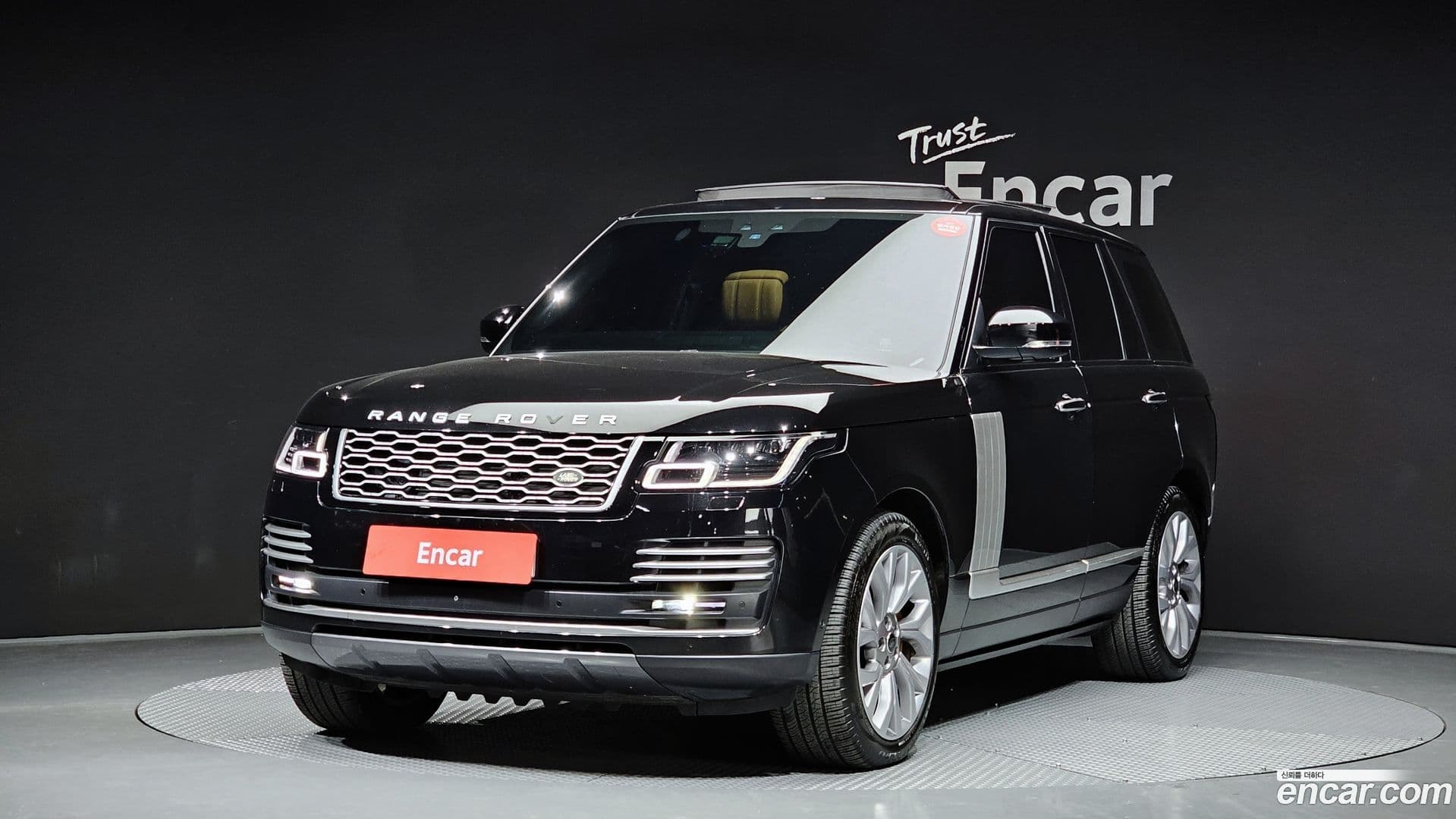 Main__Slider__Photo:Range Rover Land Rover 2018.8-0