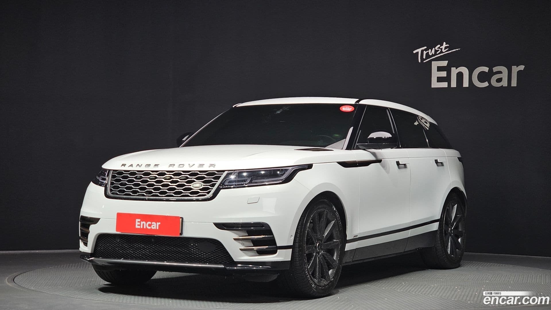 Main__Slider__Photo:Range Rover Velar Land Rover 2018.5-0