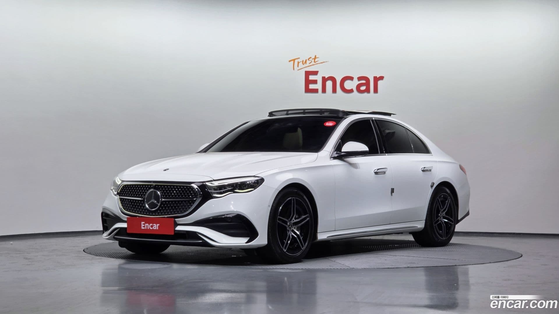 Main__Slider__Photo:E-Class Mercedes-Benz 2024.4-0