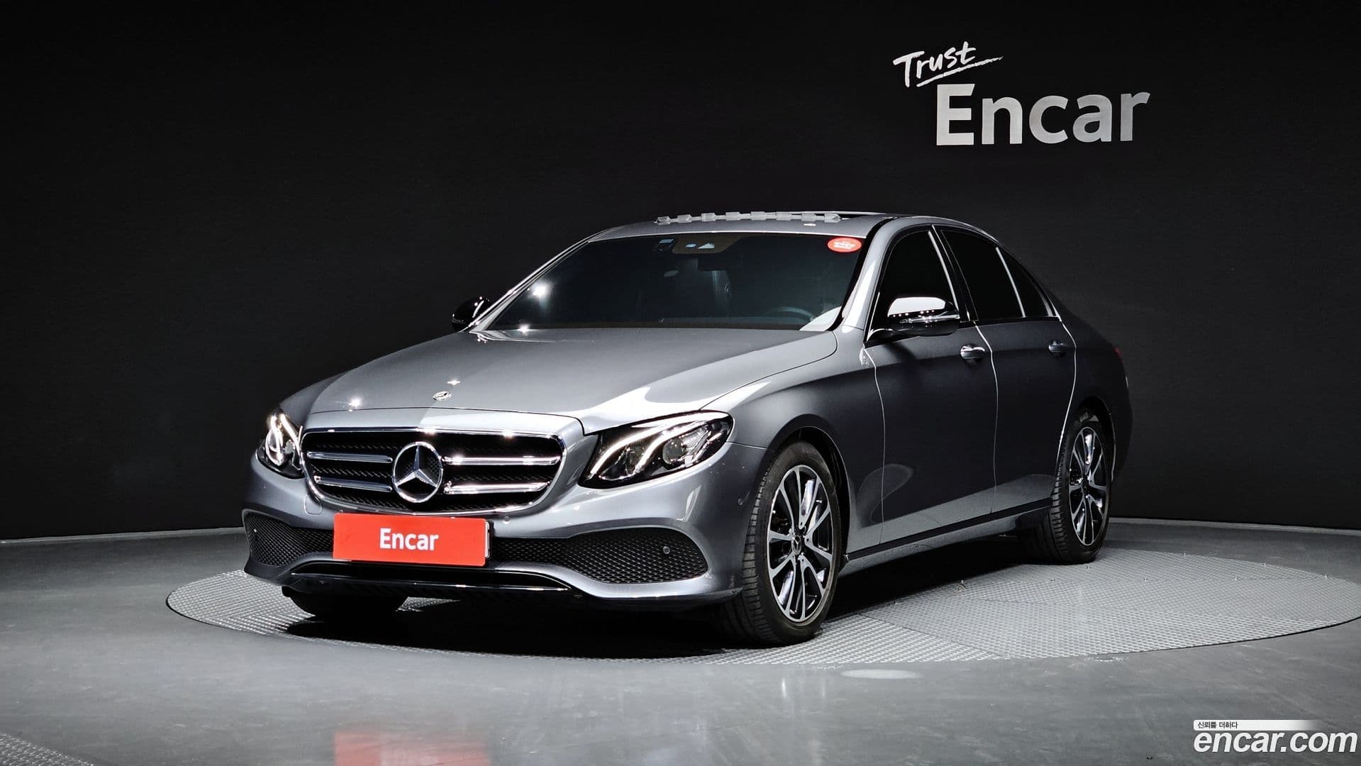 Main__Slider__Photo:E-Class Mercedes-Benz 2020.8-0