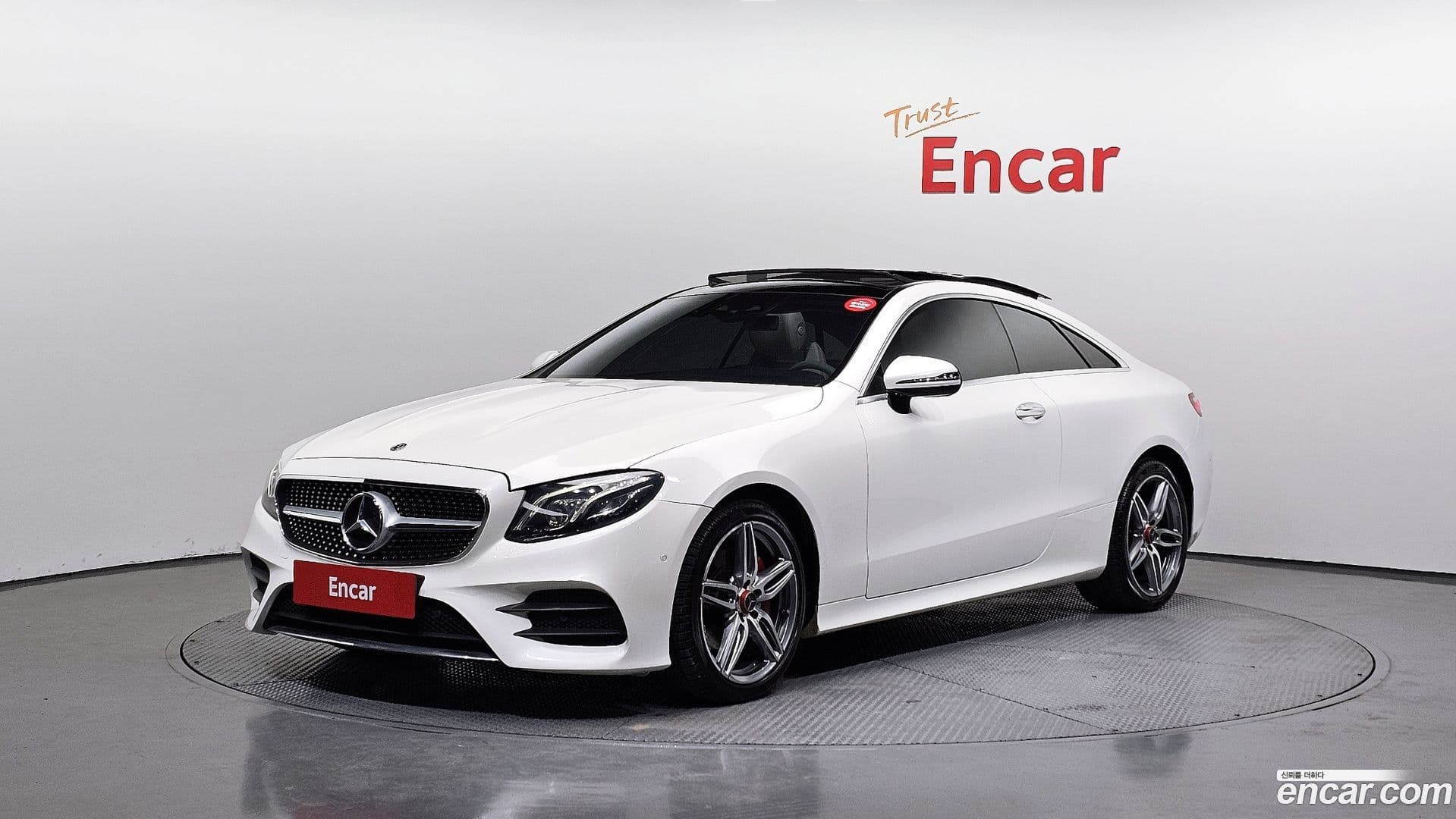 Main__Slider__Photo:E-Class Mercedes-Benz 2018.4-0