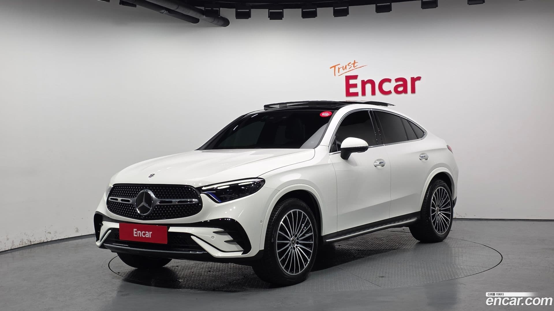 Main__Slider__Photo:GLC-Class Mercedes-Benz 2024.8-0