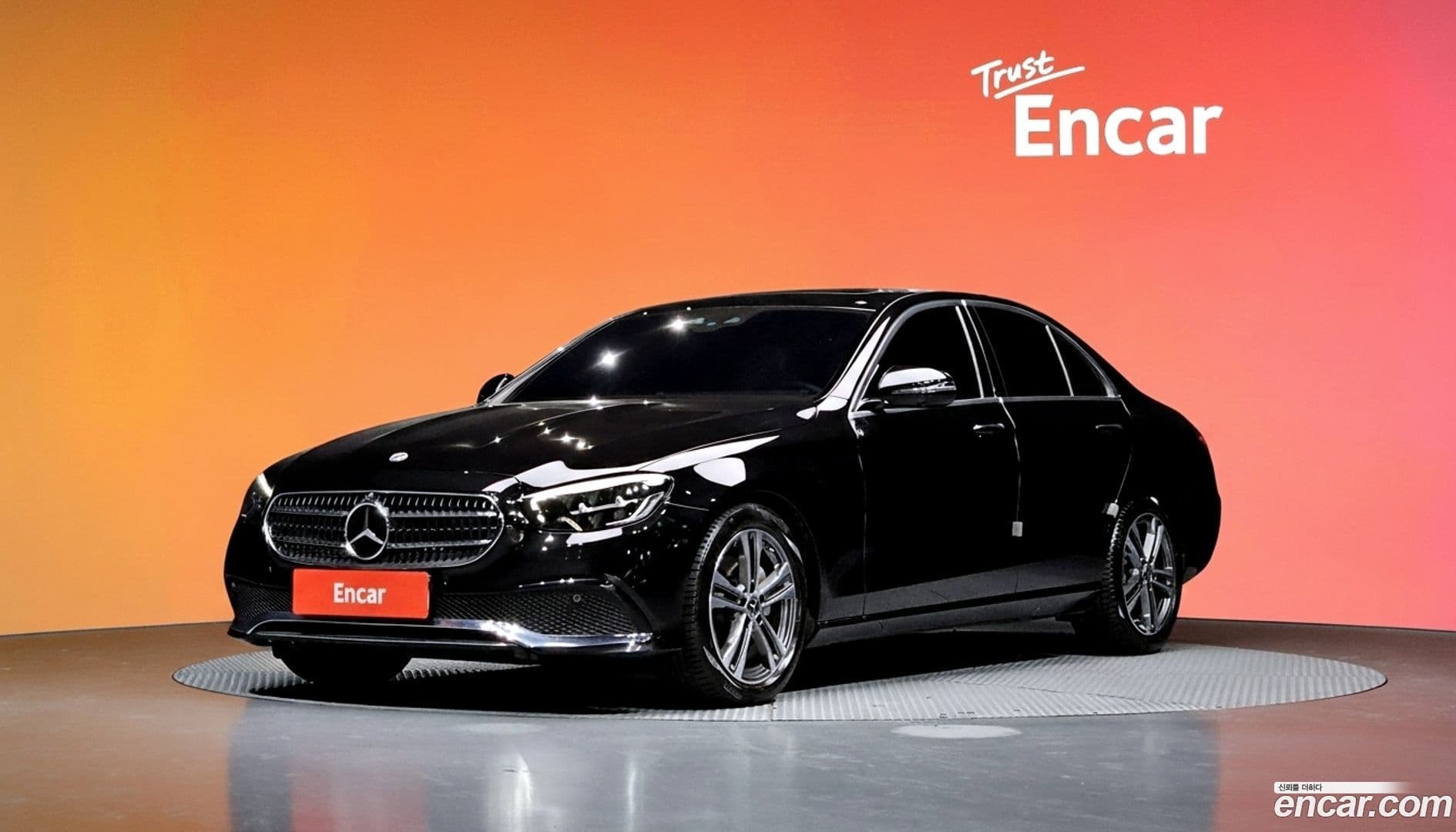 Main__Slider__Photo:E-Class Mercedes-Benz 2023.9-0