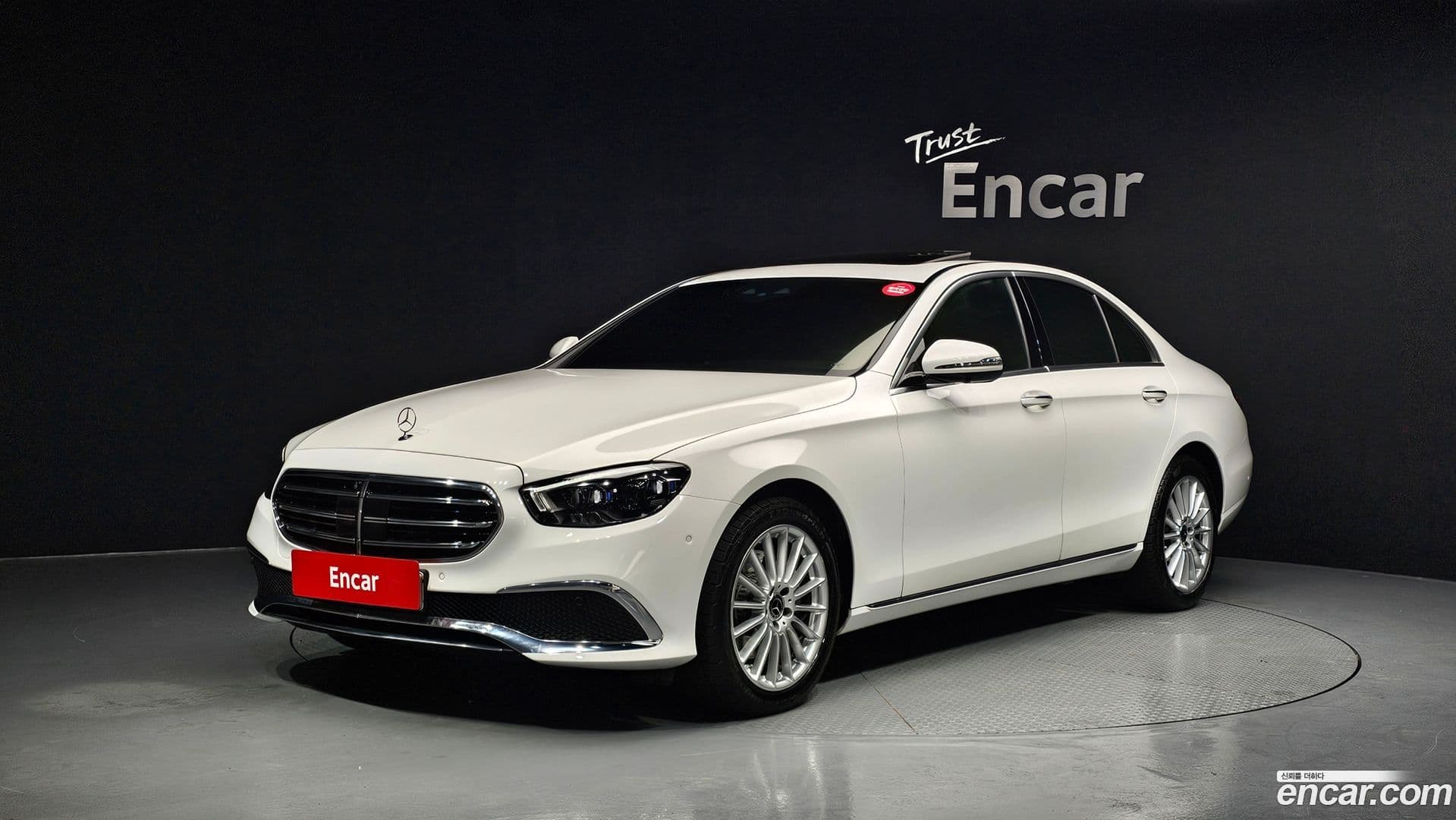Main__Slider__Photo:E-Class Mercedes-Benz 2022.7-0