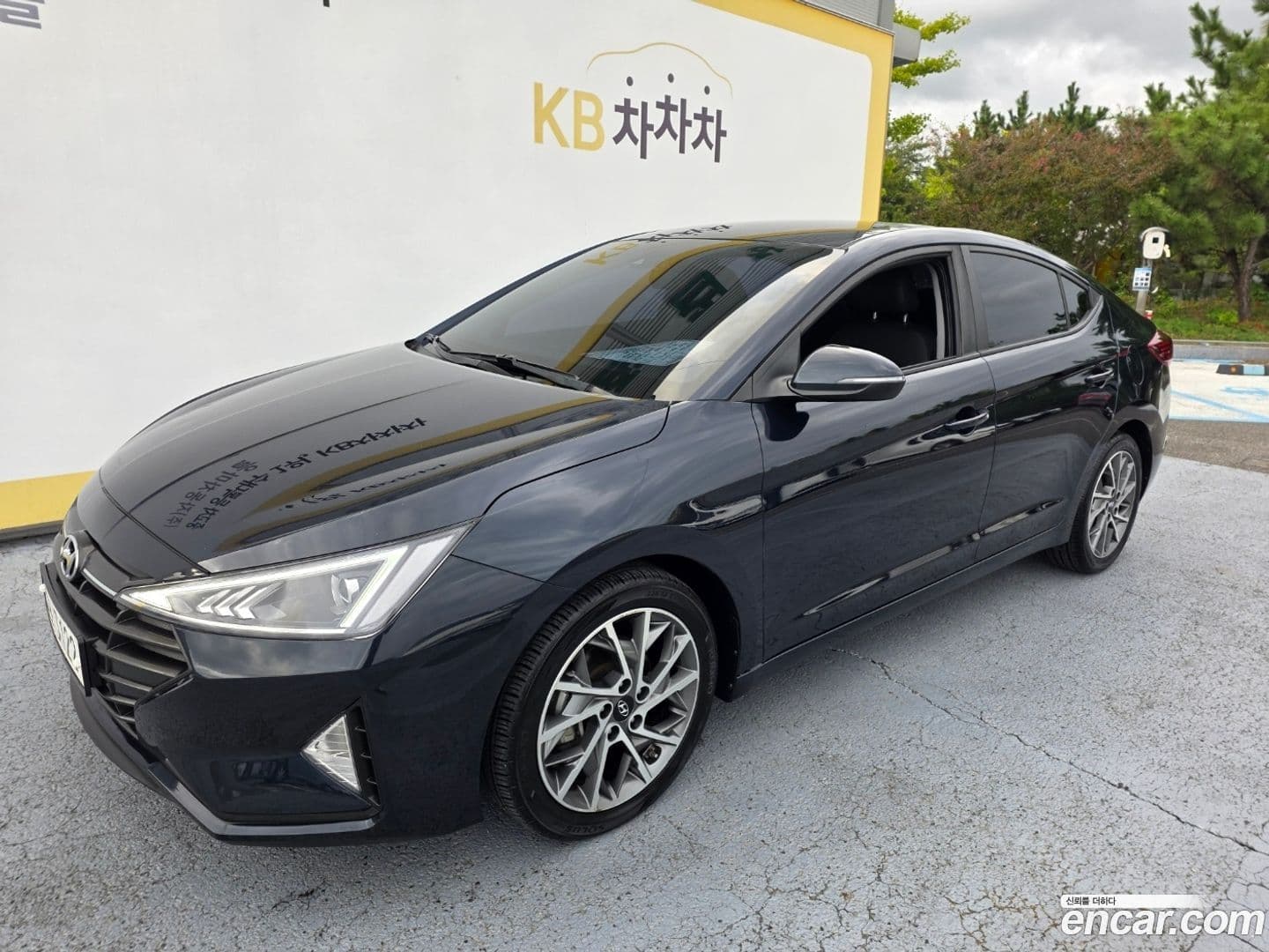 Main__Slider__Photo:AVANTE Hyundai 2019.4-0