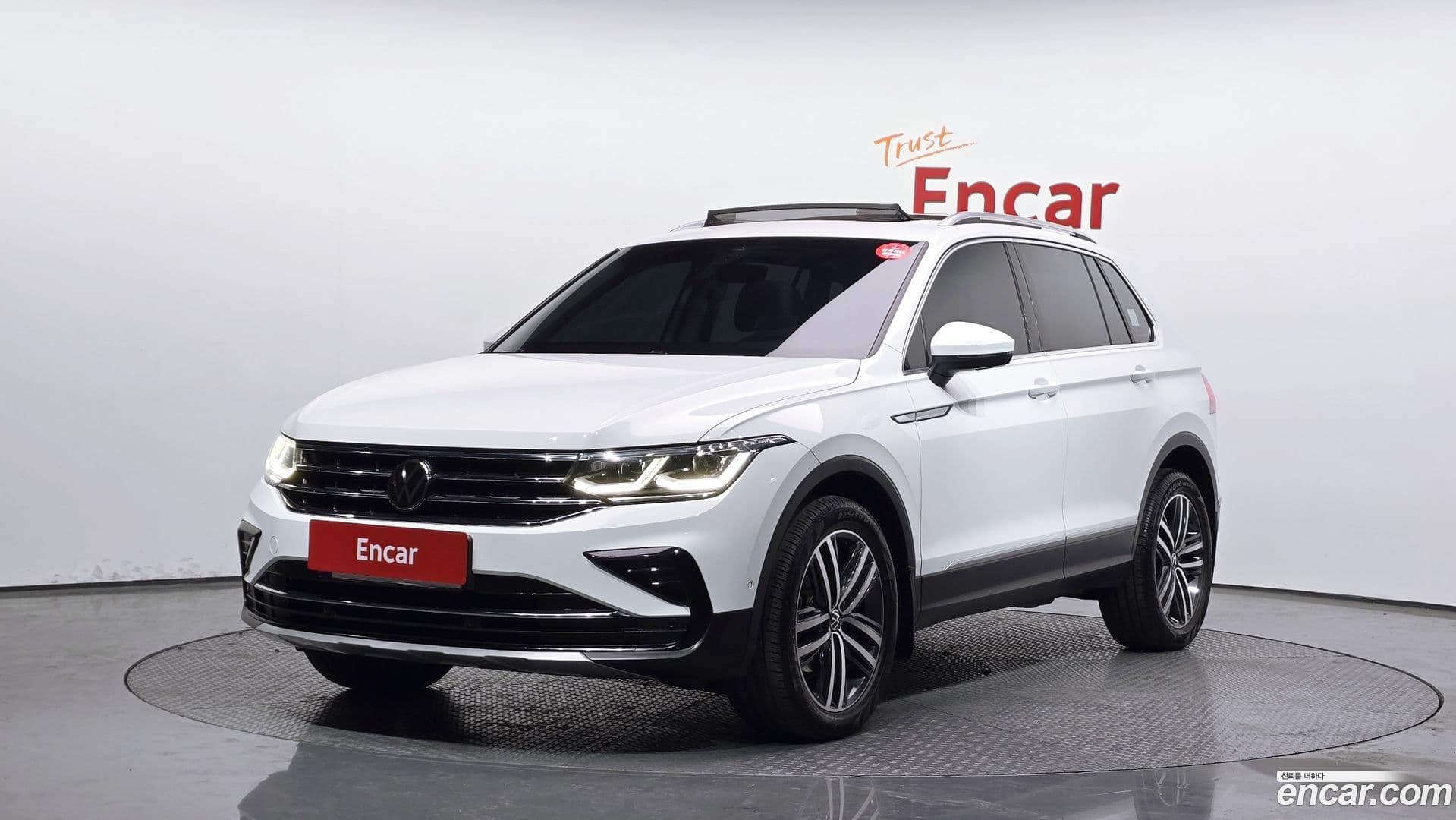 Main__Slider__Photo:Tiguan Volkswagen 2023.7-0