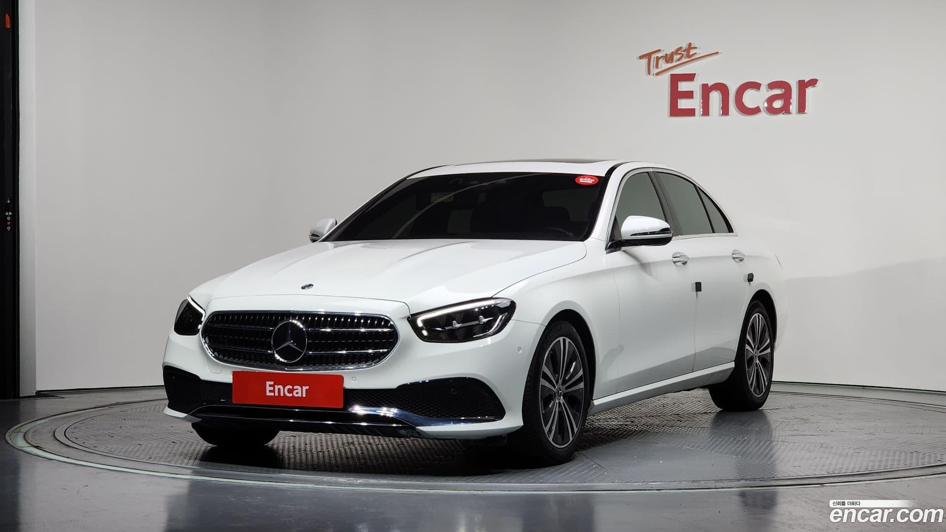 Main__Slider__Photo:E-Class Mercedes-Benz 2020.10-0