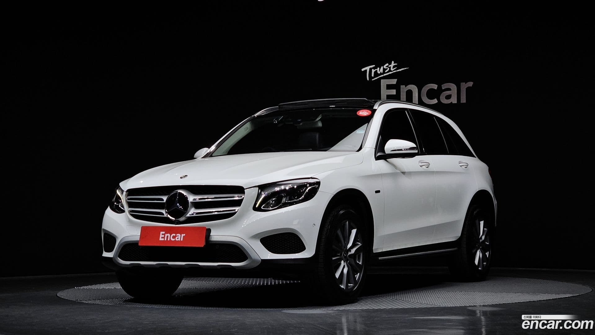 Main__Slider__Photo:GLC-Class Mercedes-Benz 2019.8-0