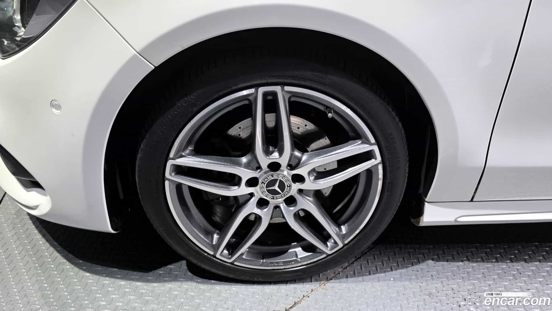 CLA-Class Mercedes-Benz 2018.9-OUTER-005
