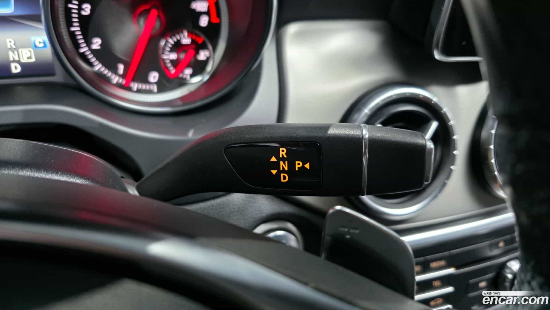CLA-Class Mercedes-Benz 2018.9-INNER-009