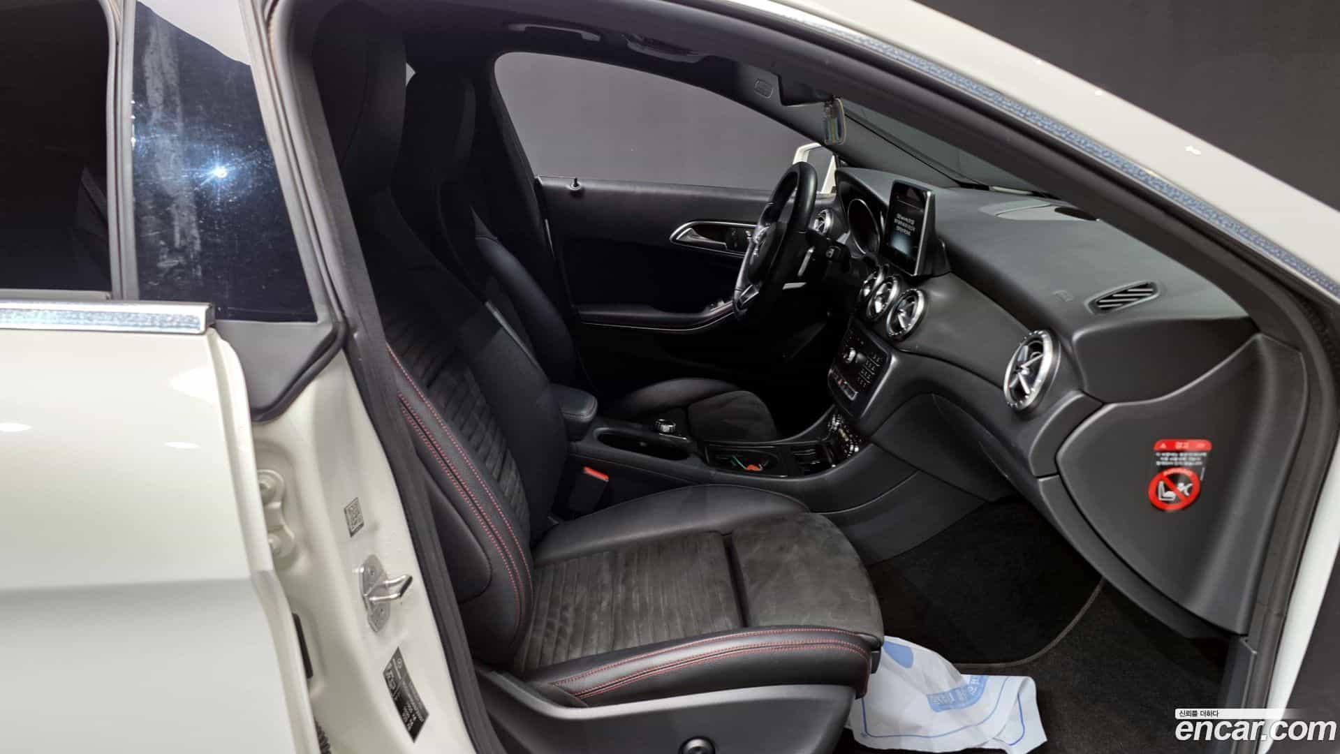 CLA-Class Mercedes-Benz 2018.9-OPTION-015