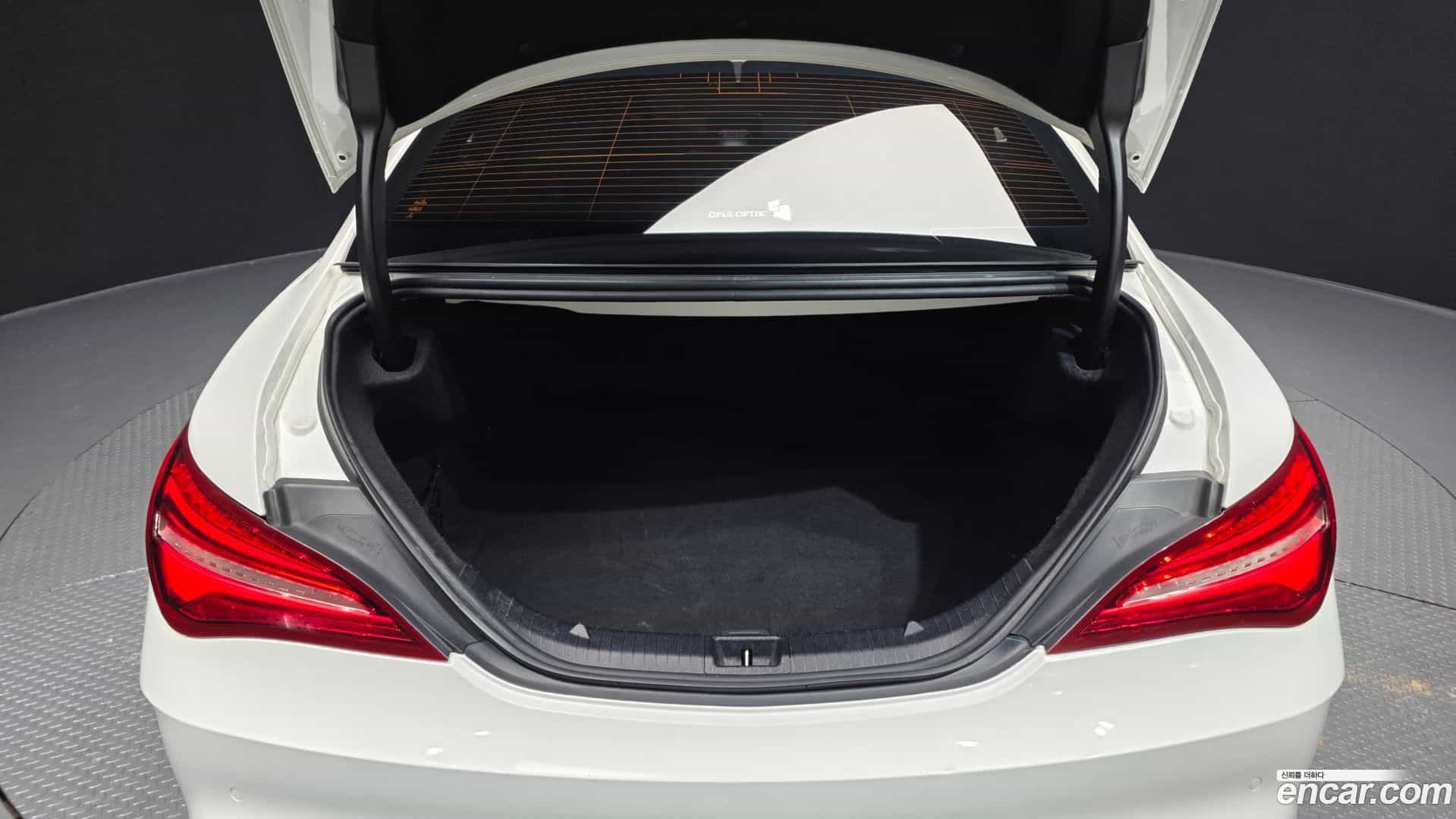 CLA-Class Mercedes-Benz 2018.9-OPTION-024