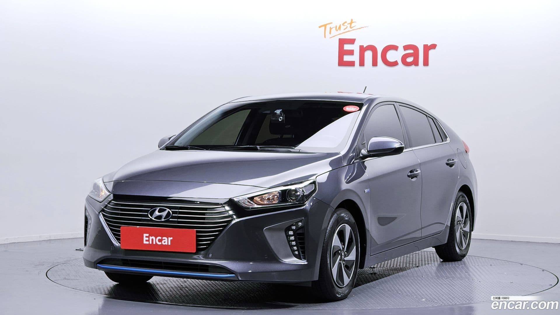 Main__Slider__Photo:Ioniq Hyundai 2016.1-0