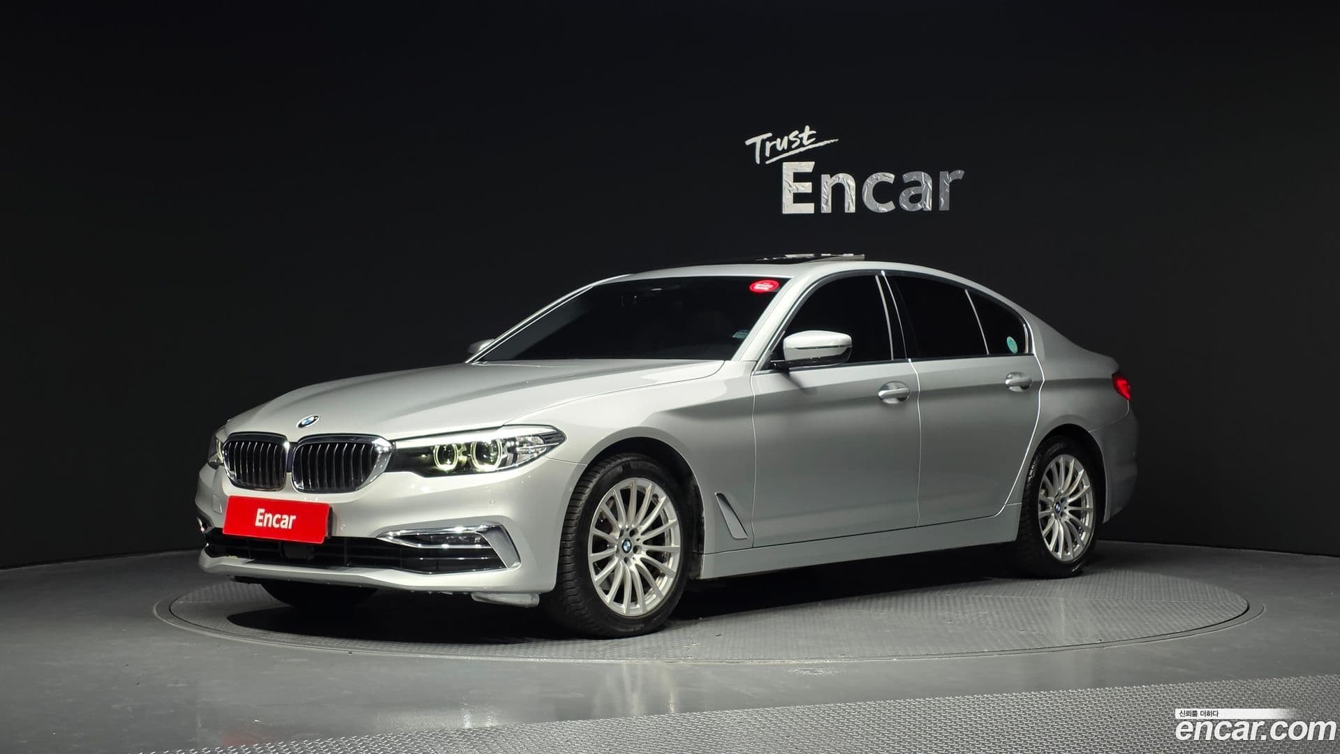 Main__Slider__Photo:5-Series BMW 2019.10-0