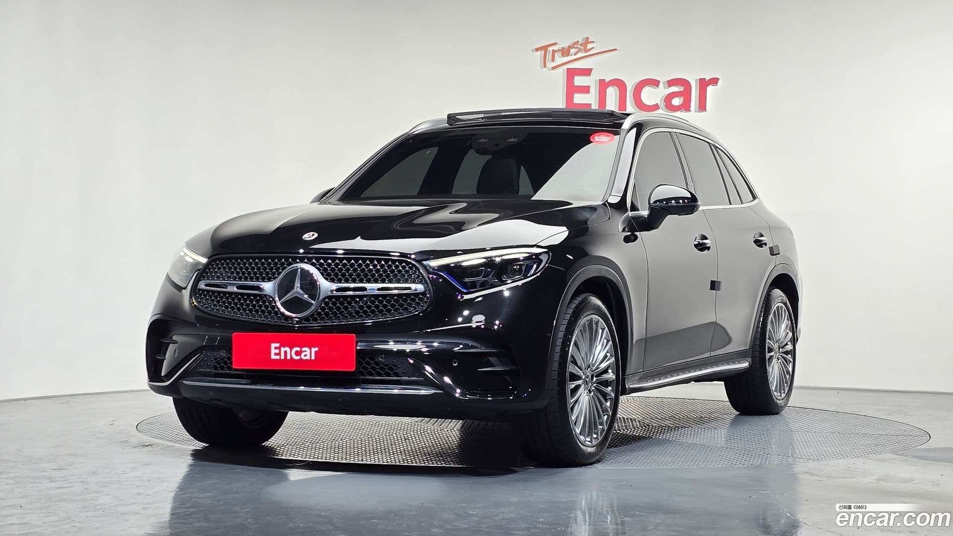 Main__Slider__Photo:GLC-Class Mercedes-Benz 2023.10-0