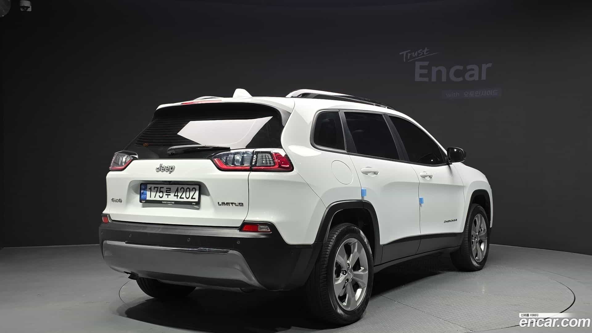 Cherokee Jeep 2022.10-OUTER-002
