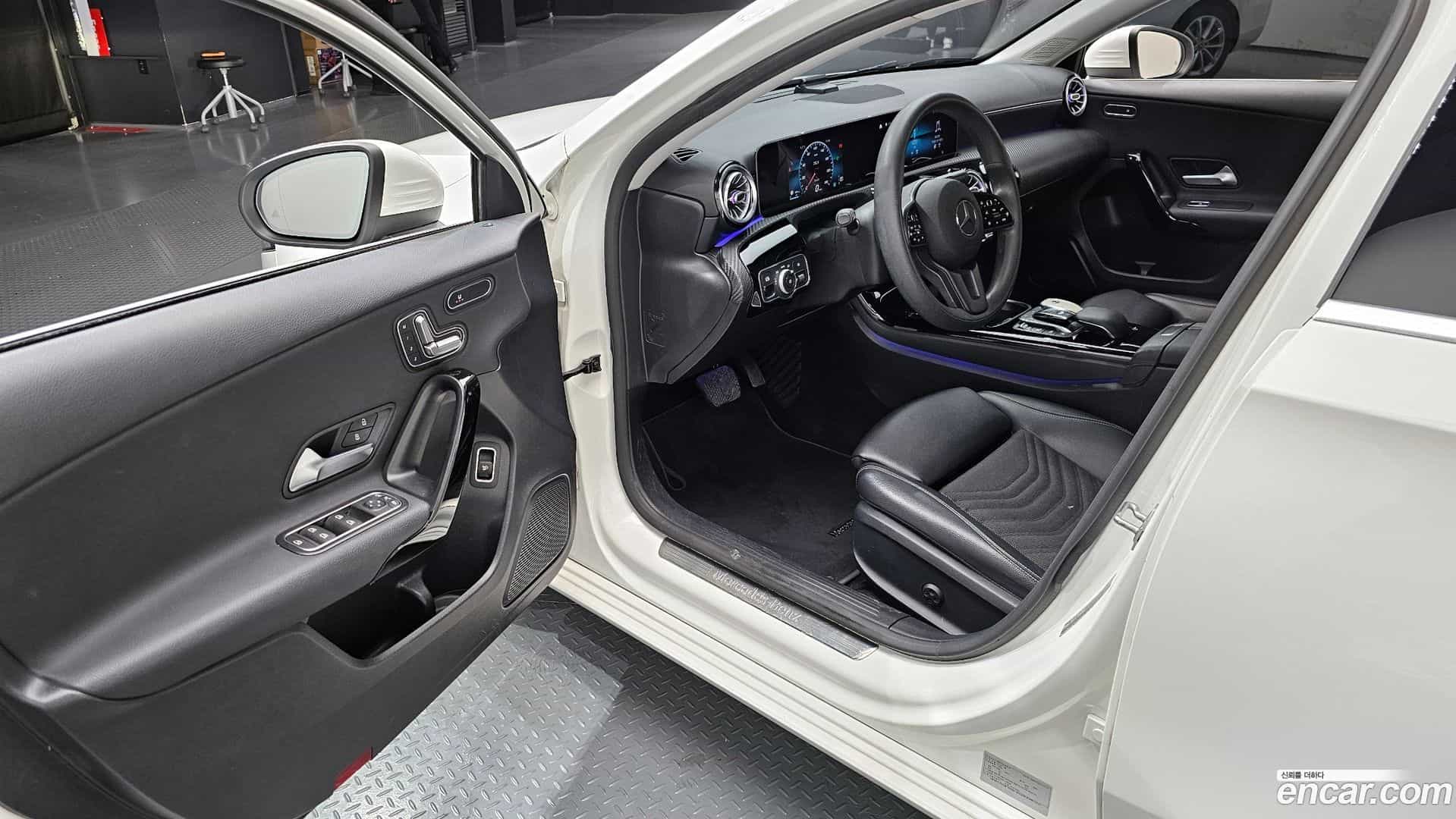 A-Class Mercedes-Benz 2020.1-INNER-010