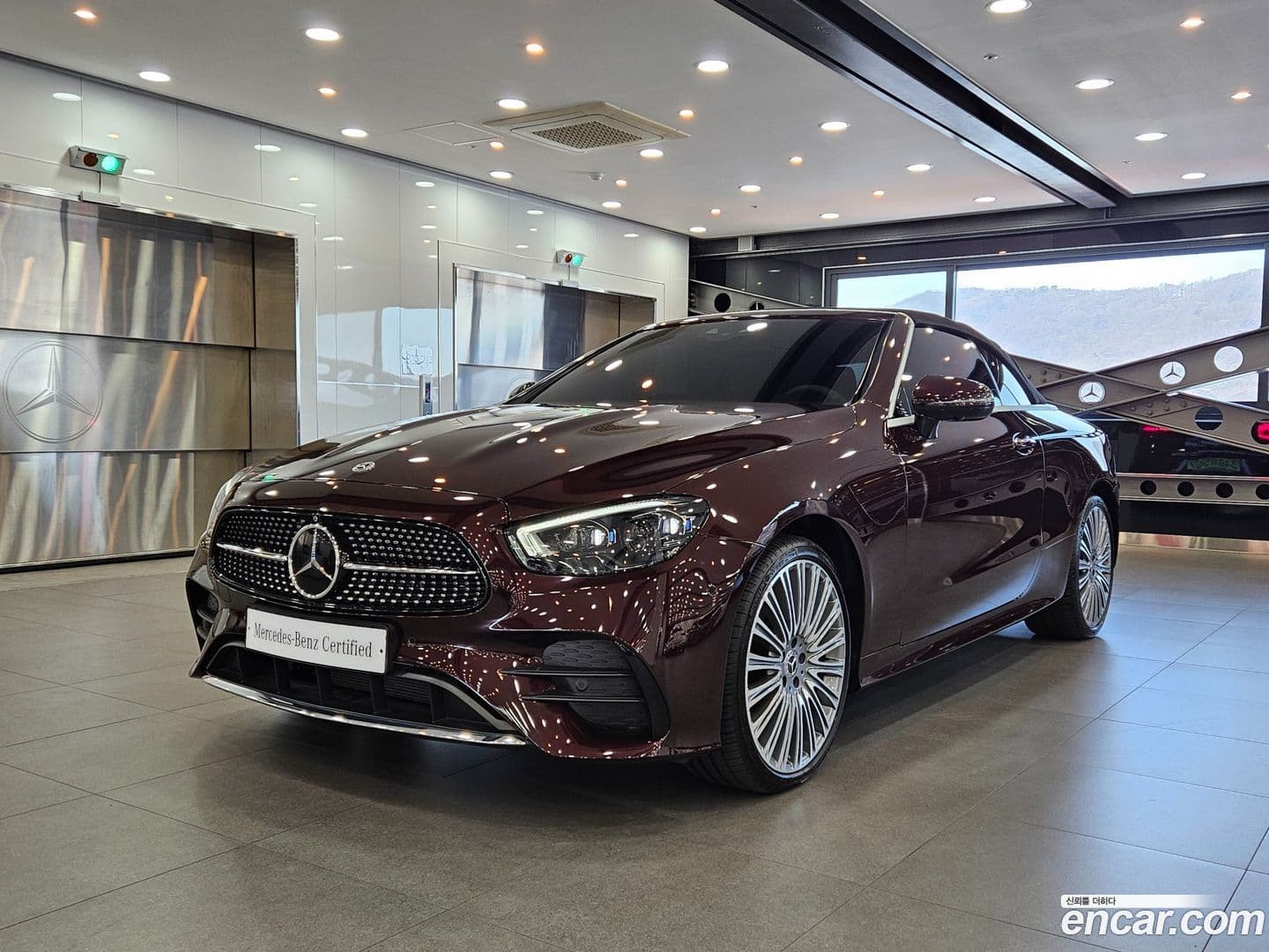 Main__Slider__Photo:E-Class Mercedes-Benz 2023.11-0