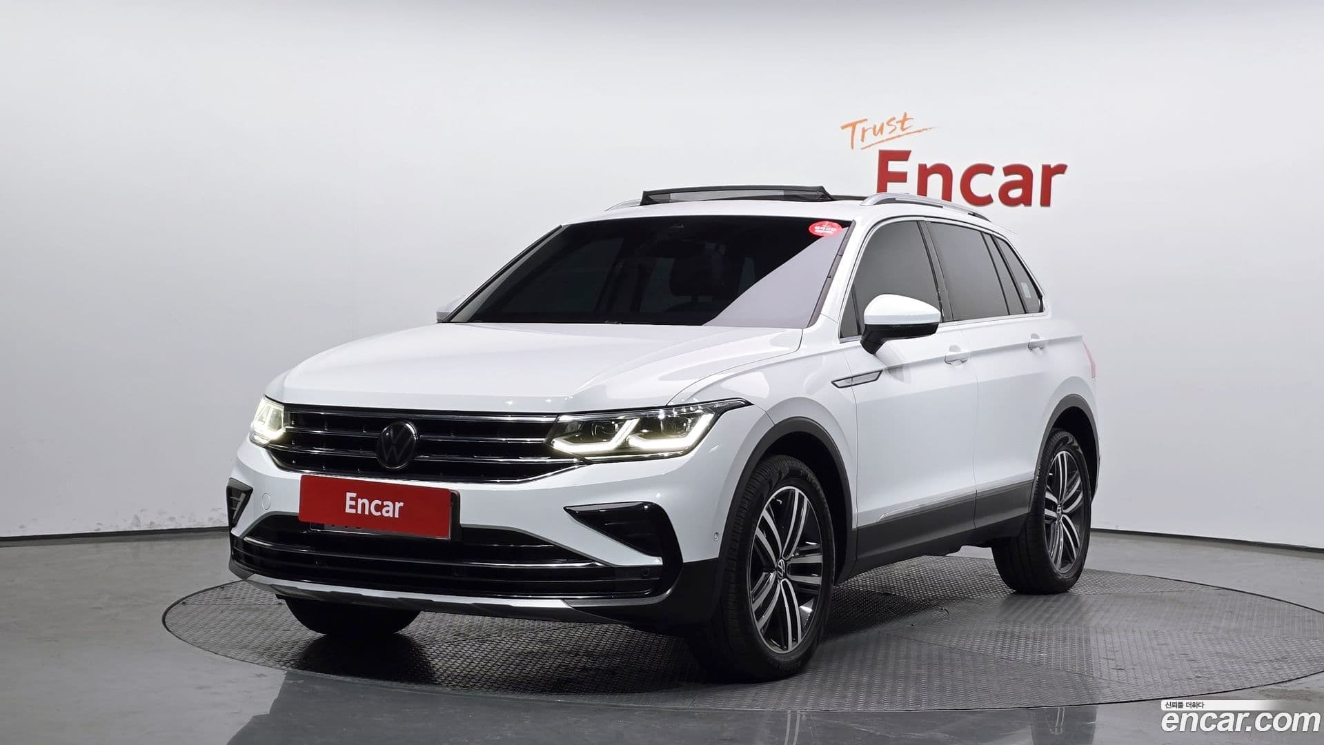 Main__Slider__Photo:Tiguan Volkswagen 2023.7-0