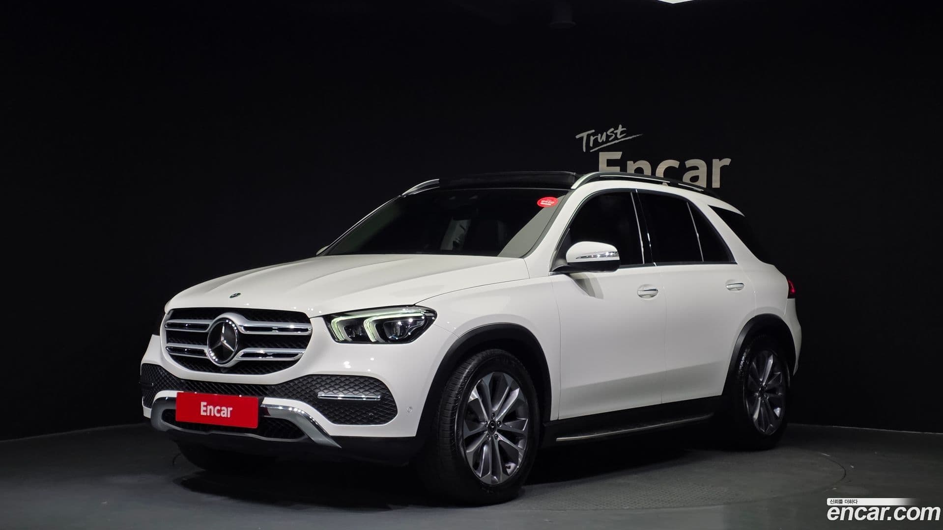 Main__Slider__Photo:GLE-Class Mercedes-Benz 2023.1-0