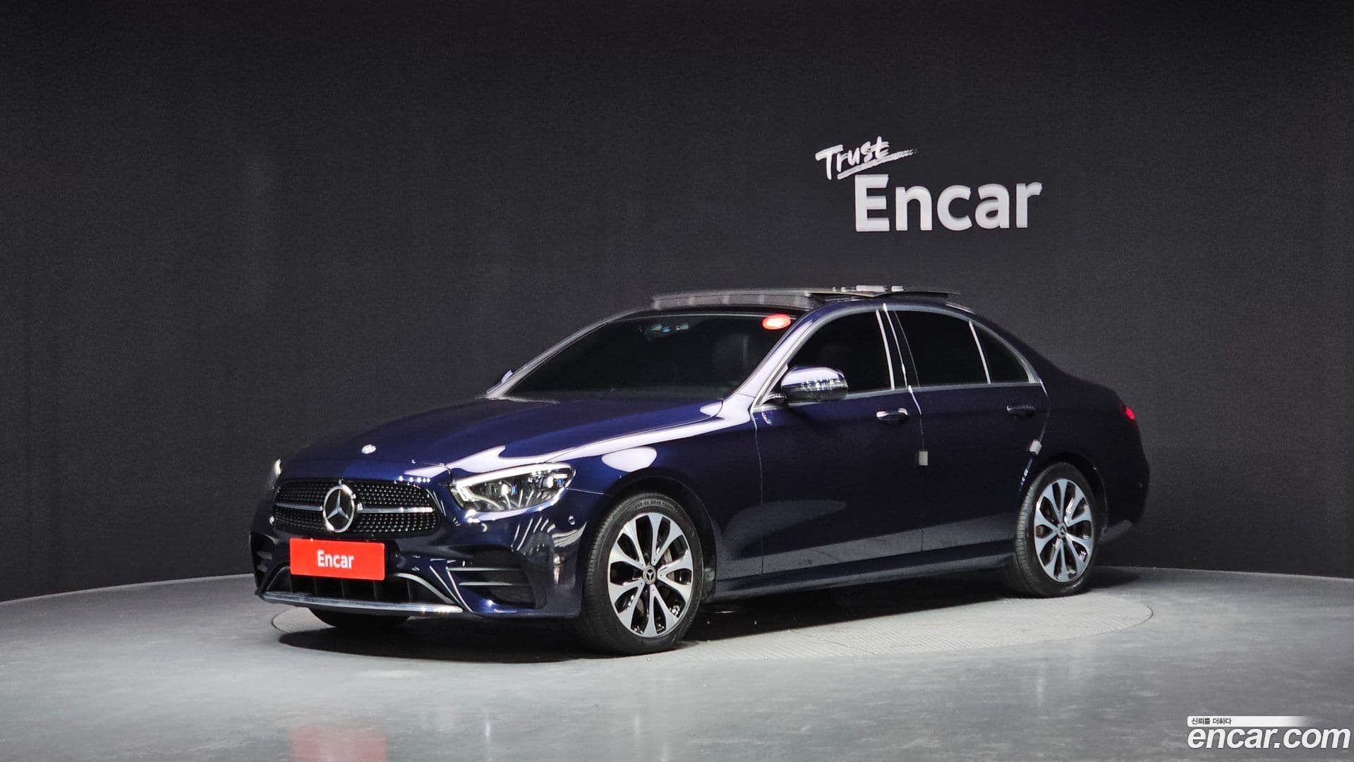 Main__Slider__Photo:E-Class Mercedes-Benz 2020.10-0